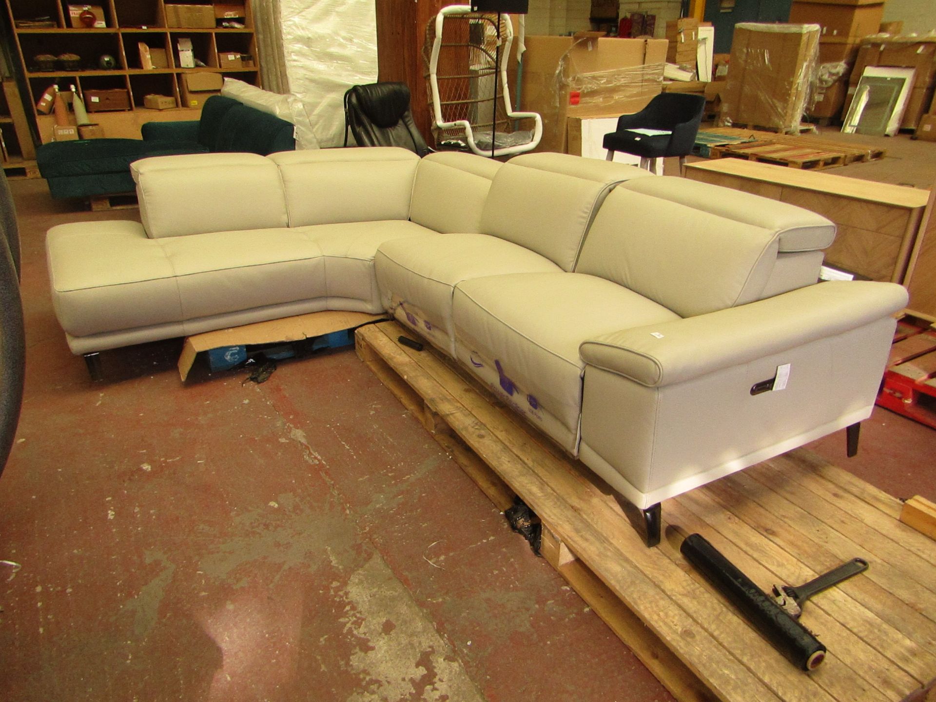 | 1X | COSTCO GILMAN CREEK RACHEL CORNER SOFA, CREAM LEATHER | EXCELLENT CONDITION | RRP £2499.99 |