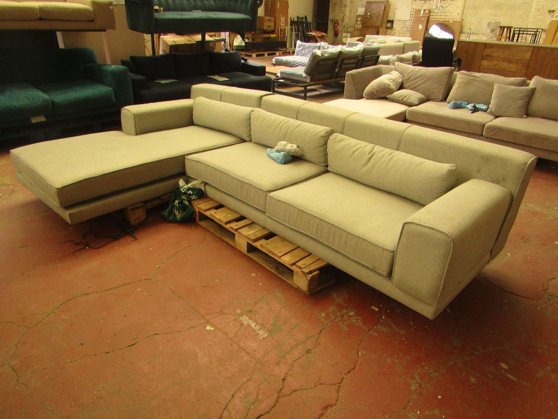 | 1X | VIVENSE JIVAGO RIGHT HAND CORNER SOFA | NEEDS A CLEAN & HAS A RIP ON THE BACK RIGHT SIDE OF