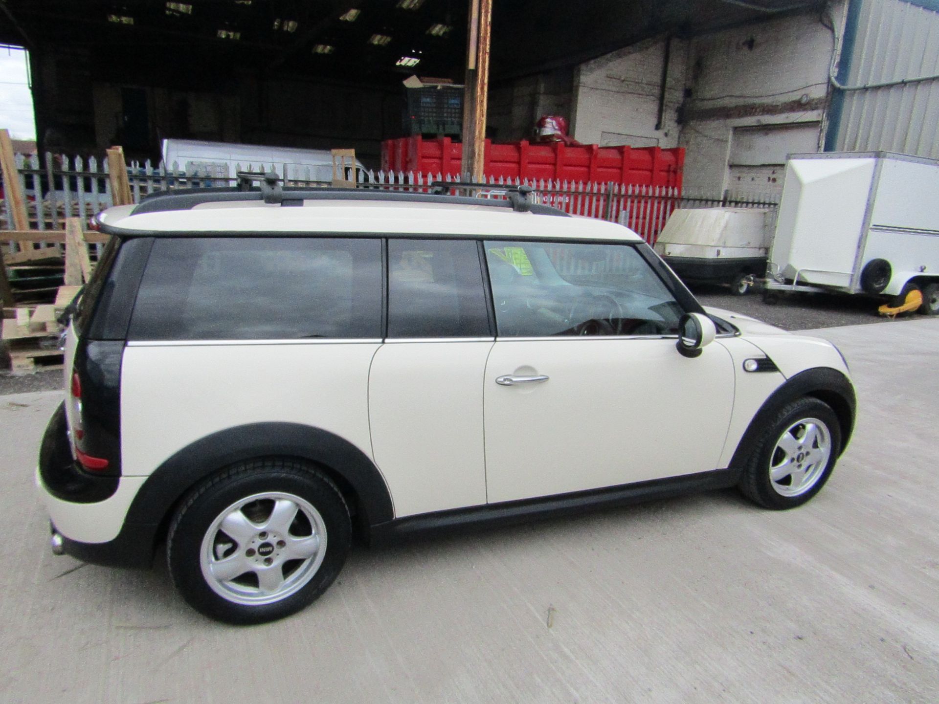 09 Plate Mini Clubman Estate 1.4i, 99,062 miles, MOT Until 17/08/2022, has the owners pack and 9 - Image 4 of 15