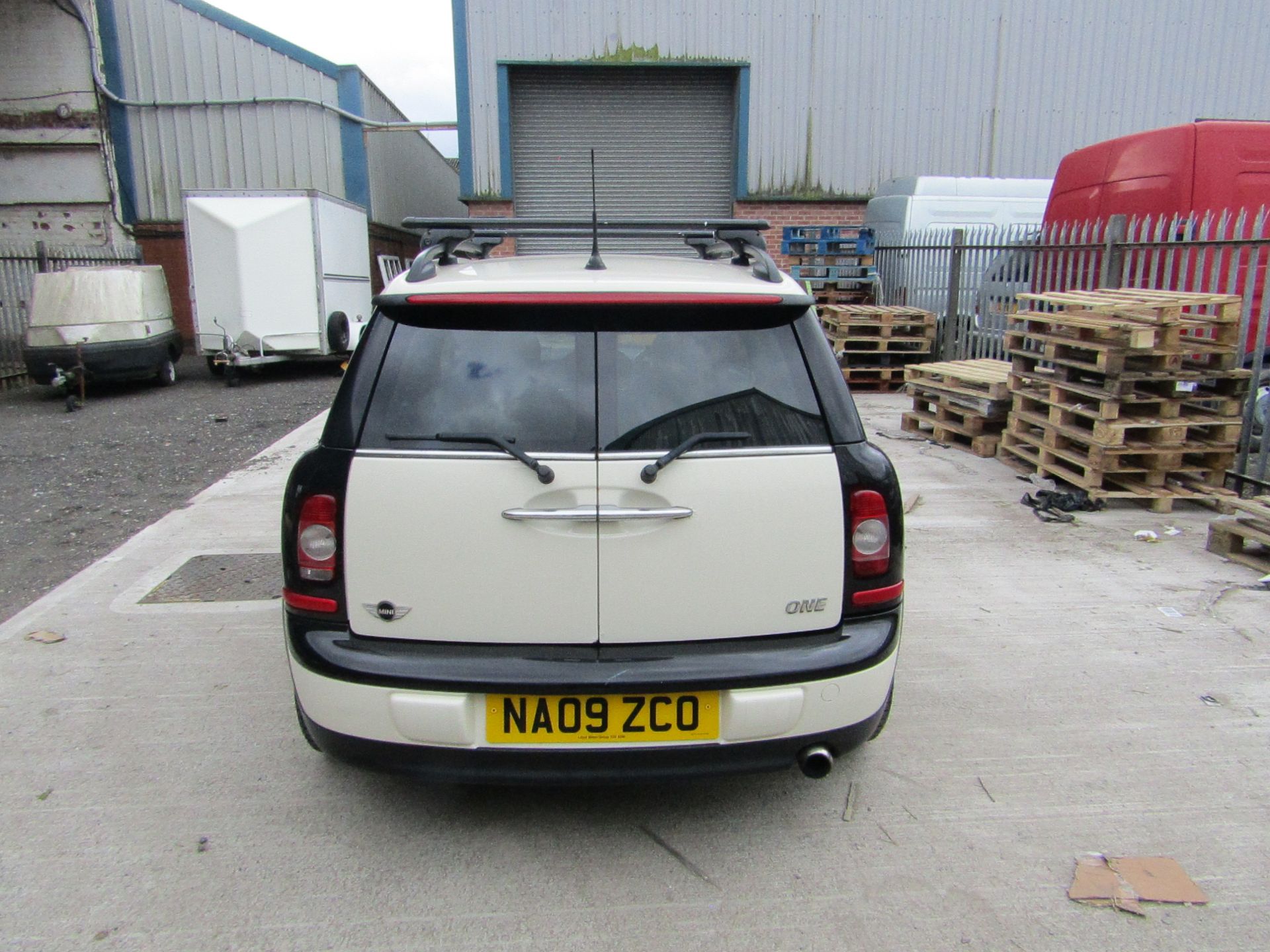 09 Plate Mini Clubman Estate 1.4i, 99,062 miles, MOT Until 17/08/2022, has the owners pack and 9 - Image 3 of 15