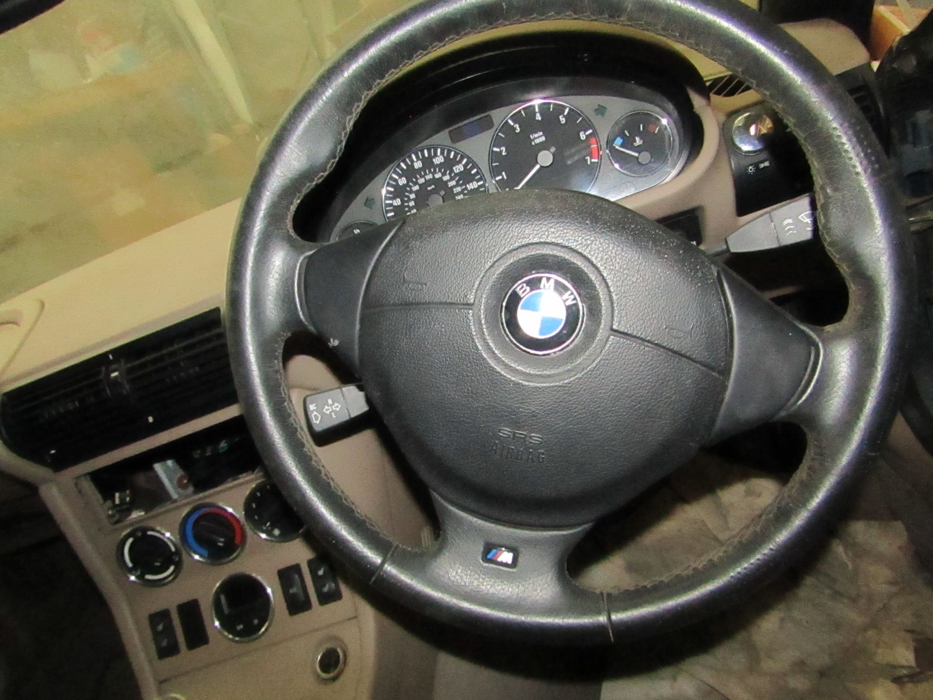 V Plate (2000) BMW Z3 2.0i, this Vehicle has been SORN and hasn't run for at least 5 years and the - Image 21 of 38