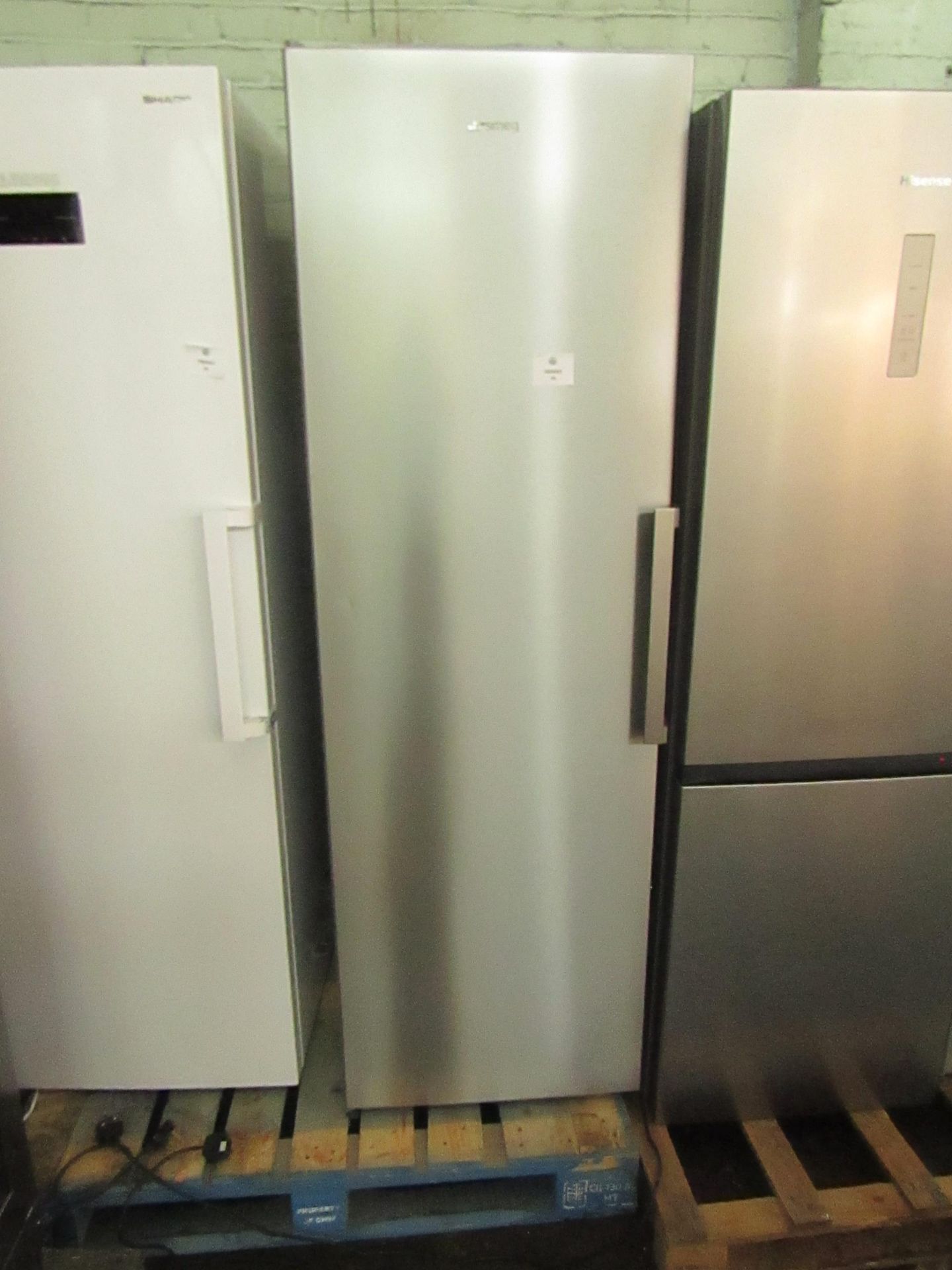 Smeg Tall freestradning Freezer, looks in very good condition insode and out but the plug is