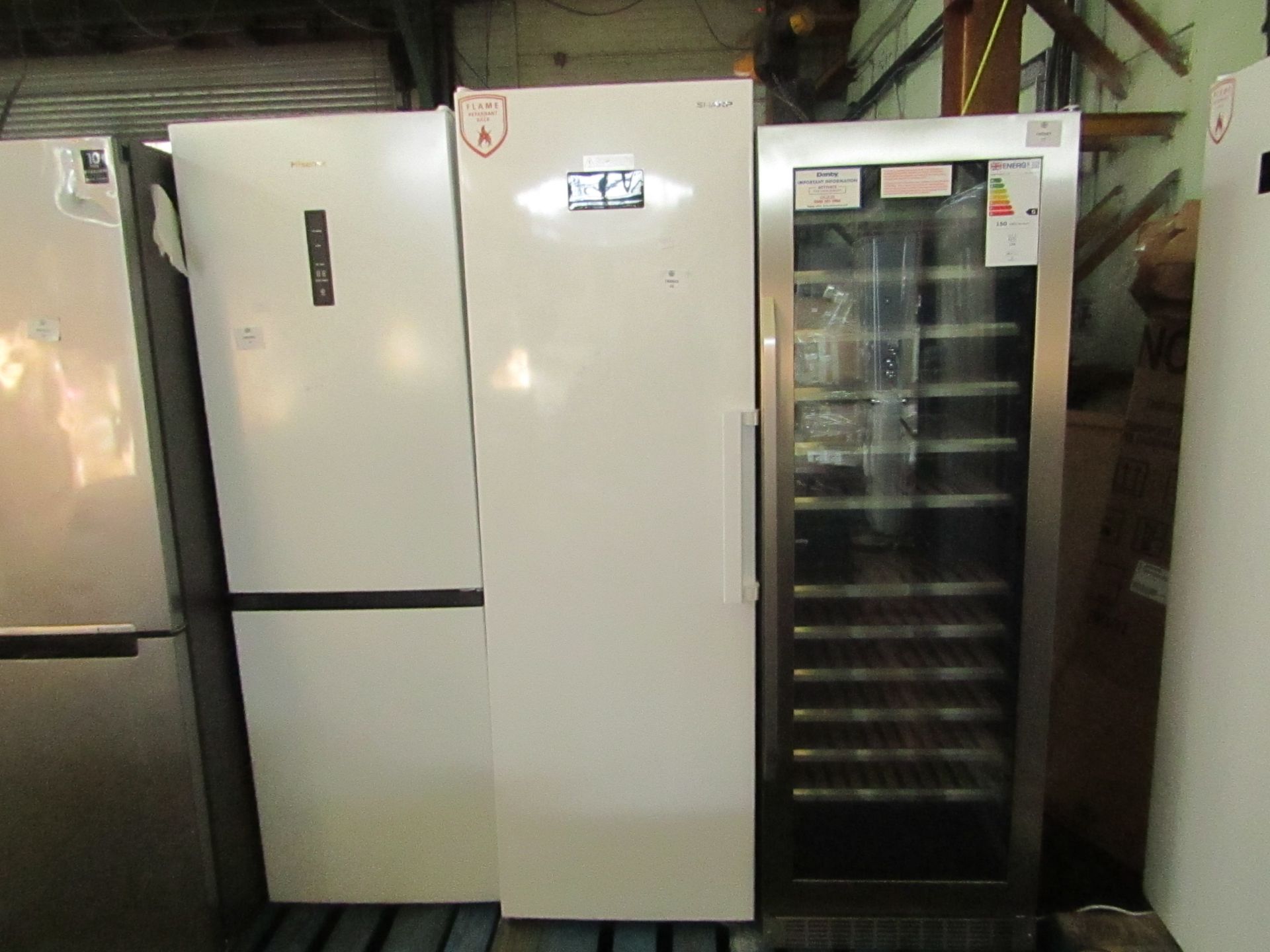 Sharp Freestadning Freezer,clean inside, Powers on but doesn?t get cold