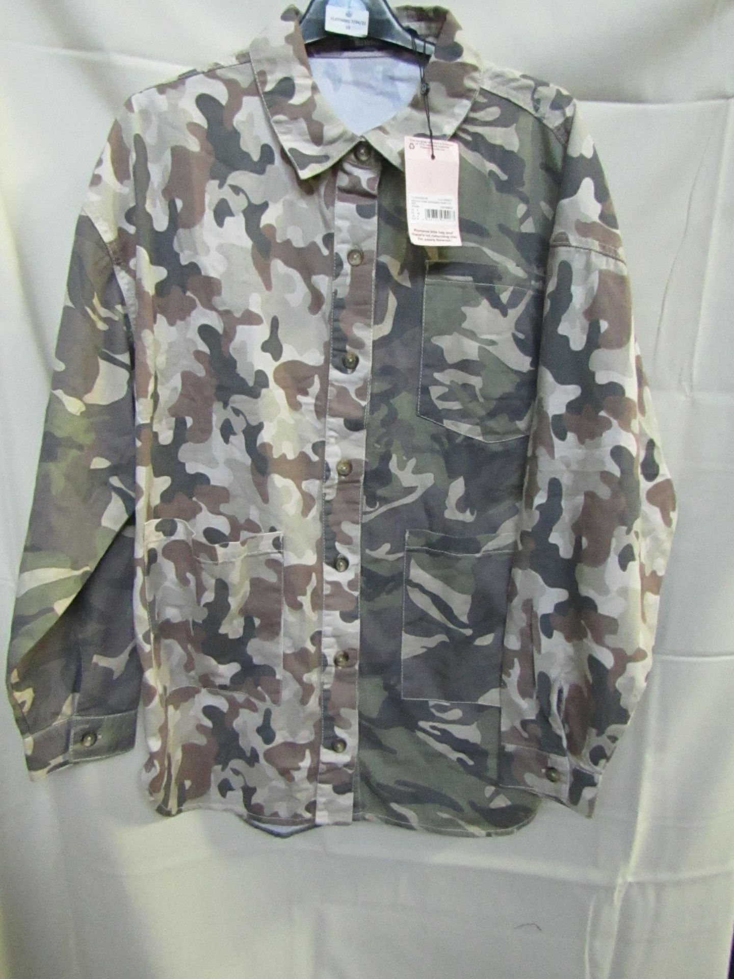 Missguided Spliced Camo Oversize shirt, size 8, Sample