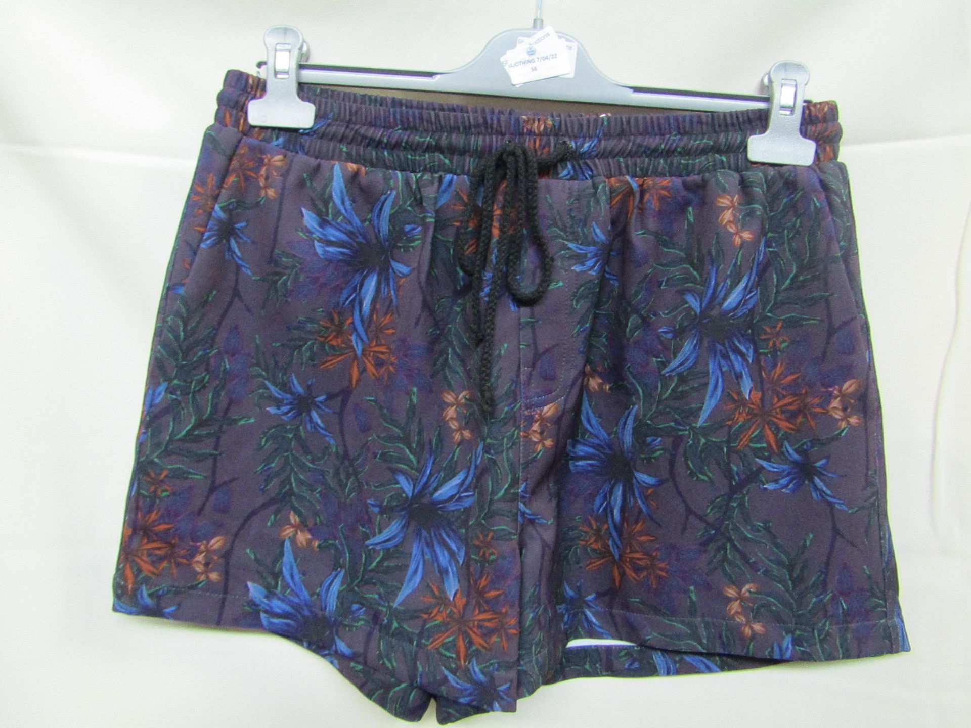 Liv Shorts, size Medium. Sample