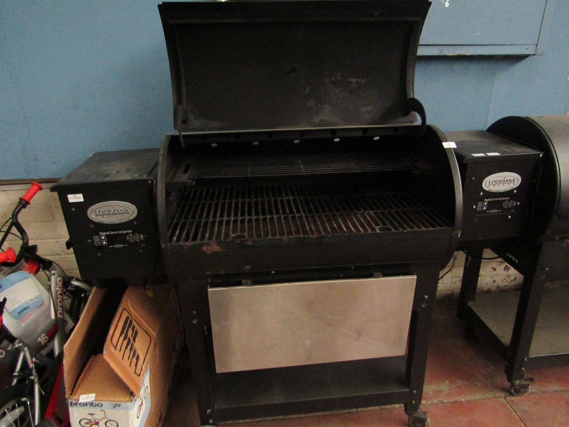 LOUISANA GRILLS WOODFIRE BBQS | IN USED CONDITION, VIEWING IS RECOMMENDED | RRP £699.99 EACH |