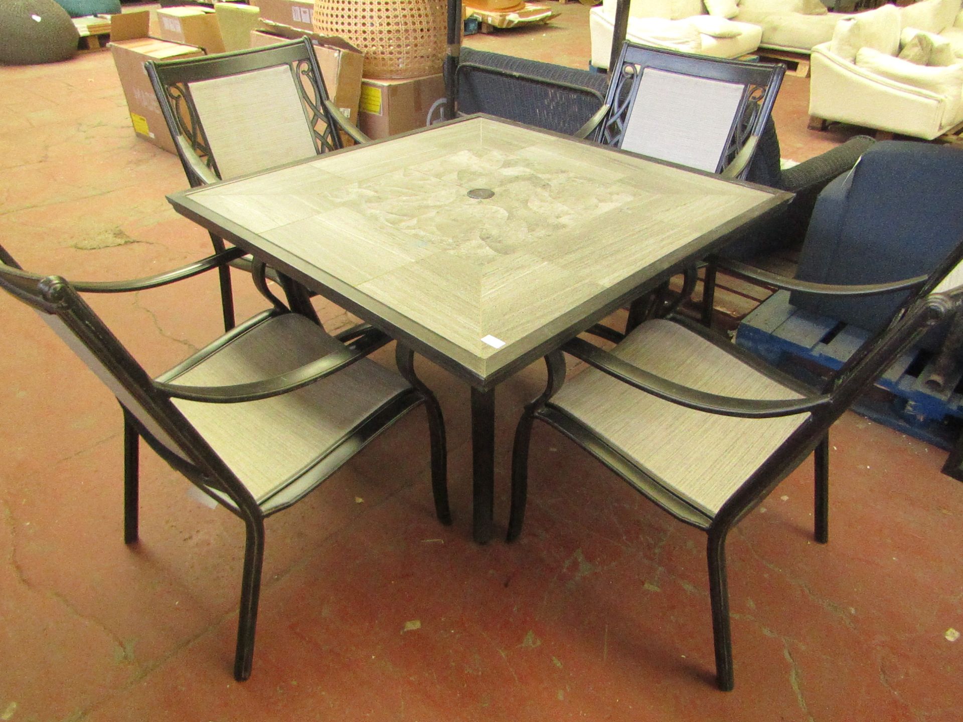 Costco Agio 4 seater patio dining set, in very good condition, RRP œ999