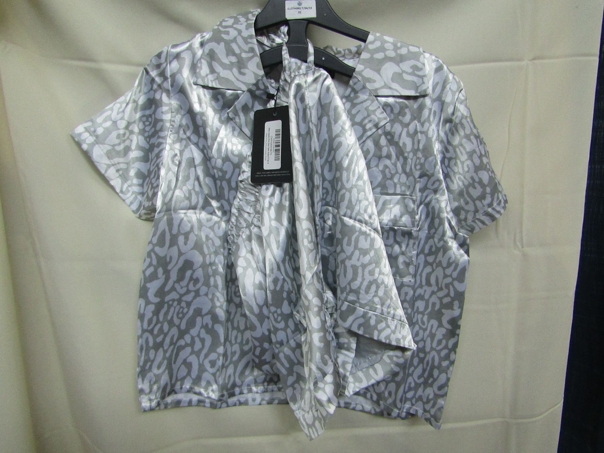 Pretty Little things, ladies silver leopard print Pyjama short set, size 8, sample