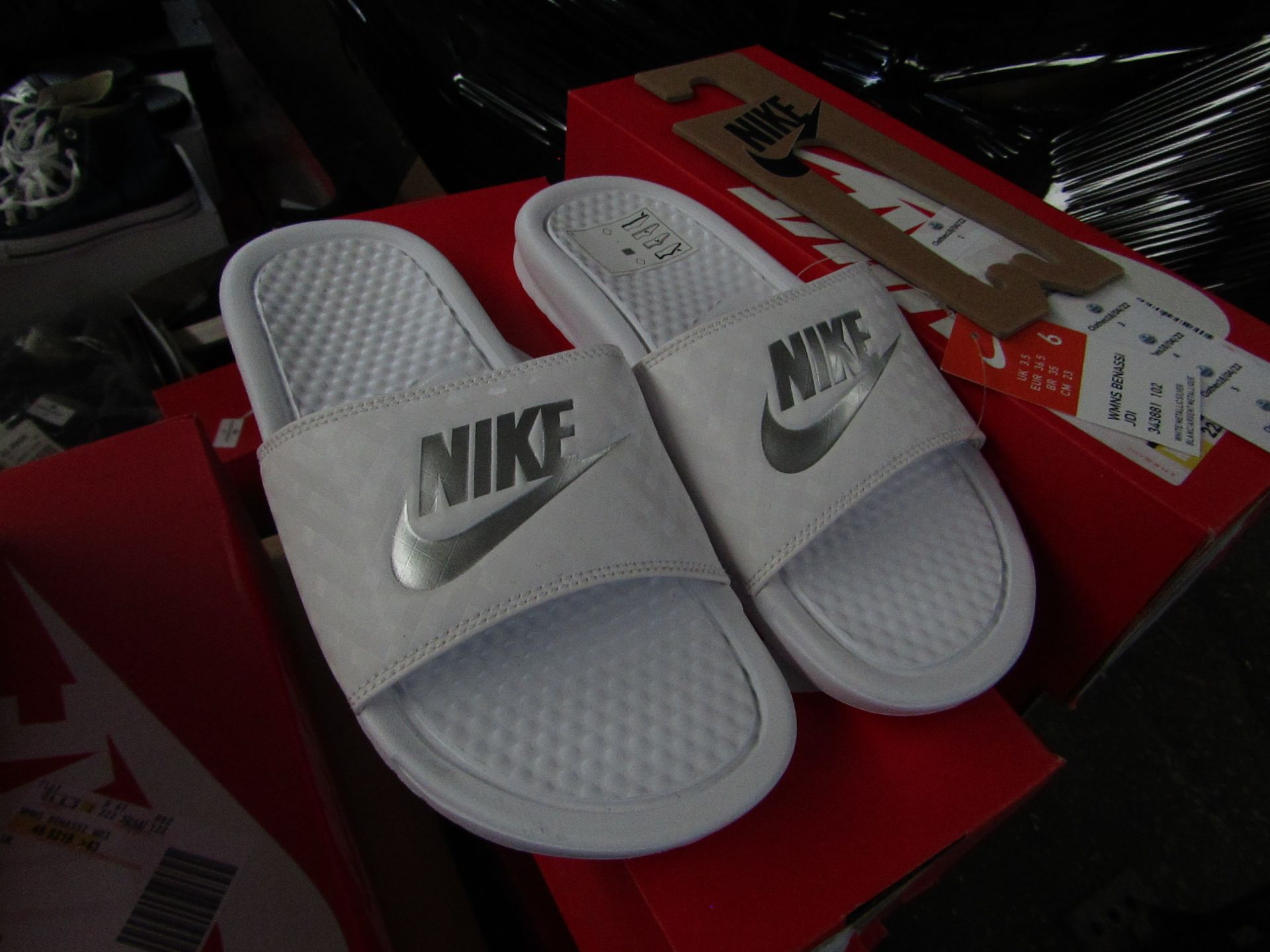 Nike benassi white Womens Slides, New, Size 2.5