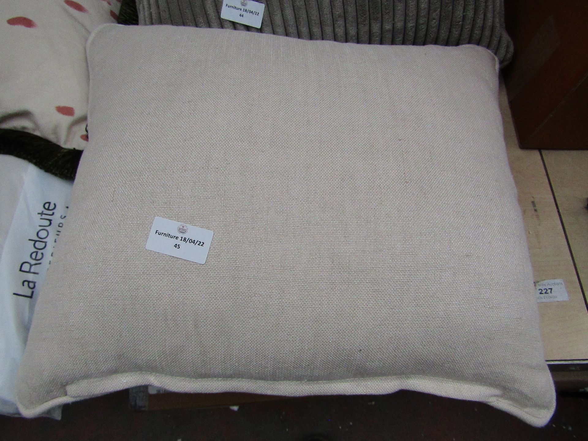 | 1X | MADE.COM NATURAL CUSHION | PLEASE SEE IMAGE FOR DESIGN & GOOD CONDITION | RRP £- |