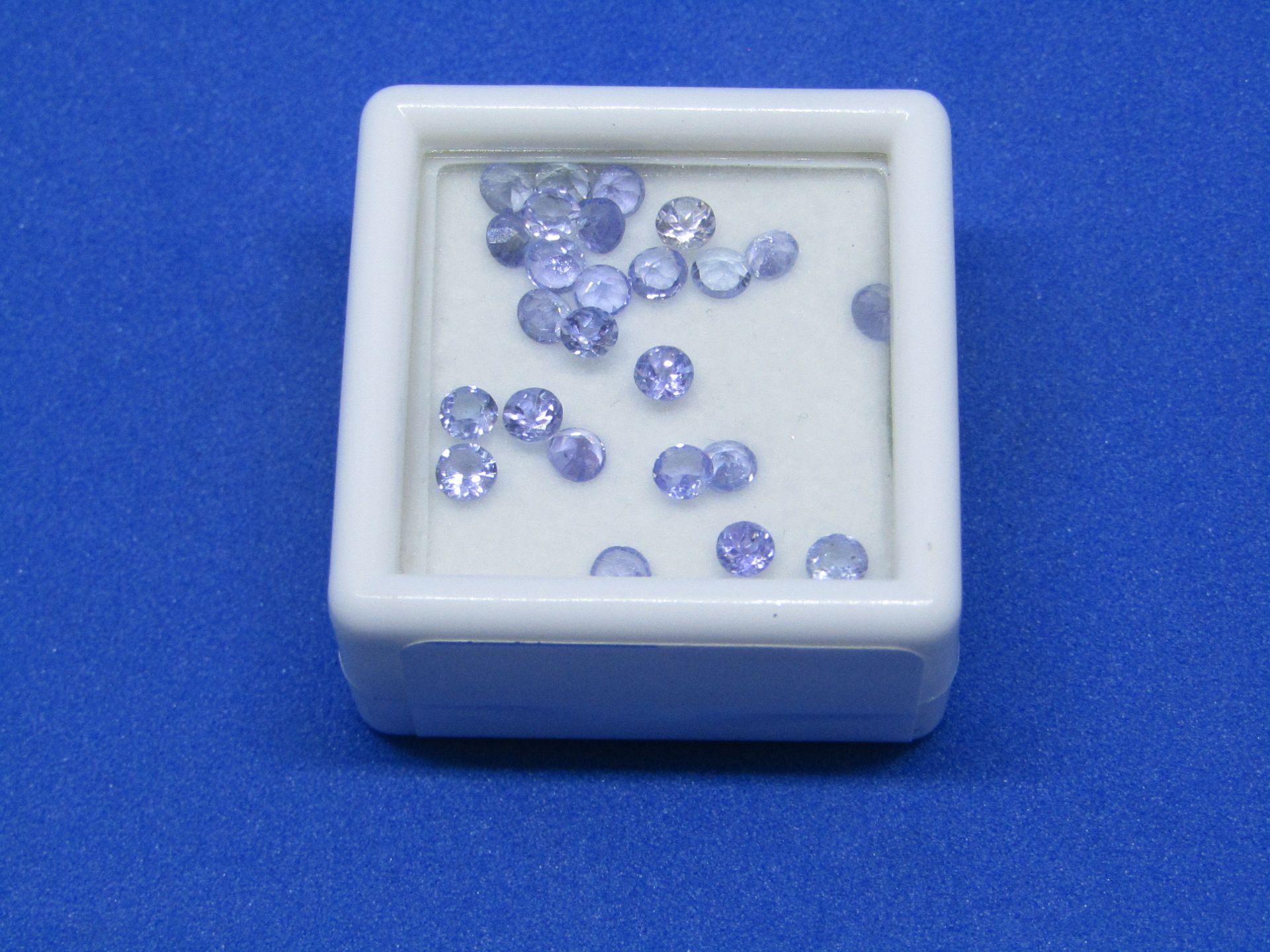 **No Buyers Commission on this lot ** IGL&I Certified˜Natural Tanzanite - 25 Pieces - 2.61