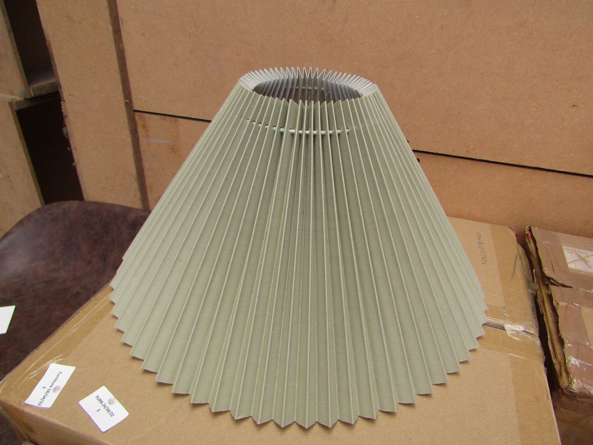 1 x Made.com Pleat Lamp Shade, 40 cm, Pear Green RRP £38.00 SKU MAD-SHDPLE002GRN-UK TOTAL RRP £38