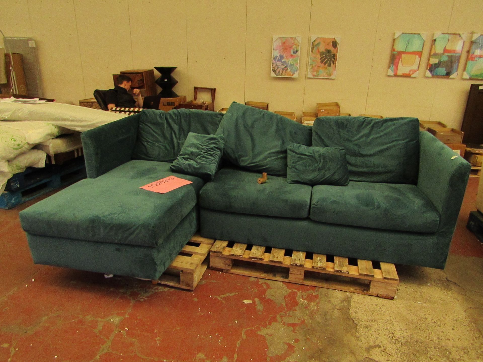 | 1X | MADE.COM MILNER LEFT HAND FACING SOFA, TEAL VELVET | UNCHECKED | RRP £999 |