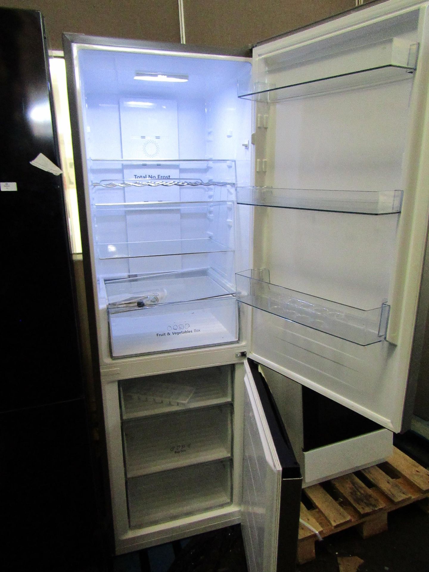 Hisense 60/40 fridge freezer, could do with a wipe over but no major damage - Image 2 of 2