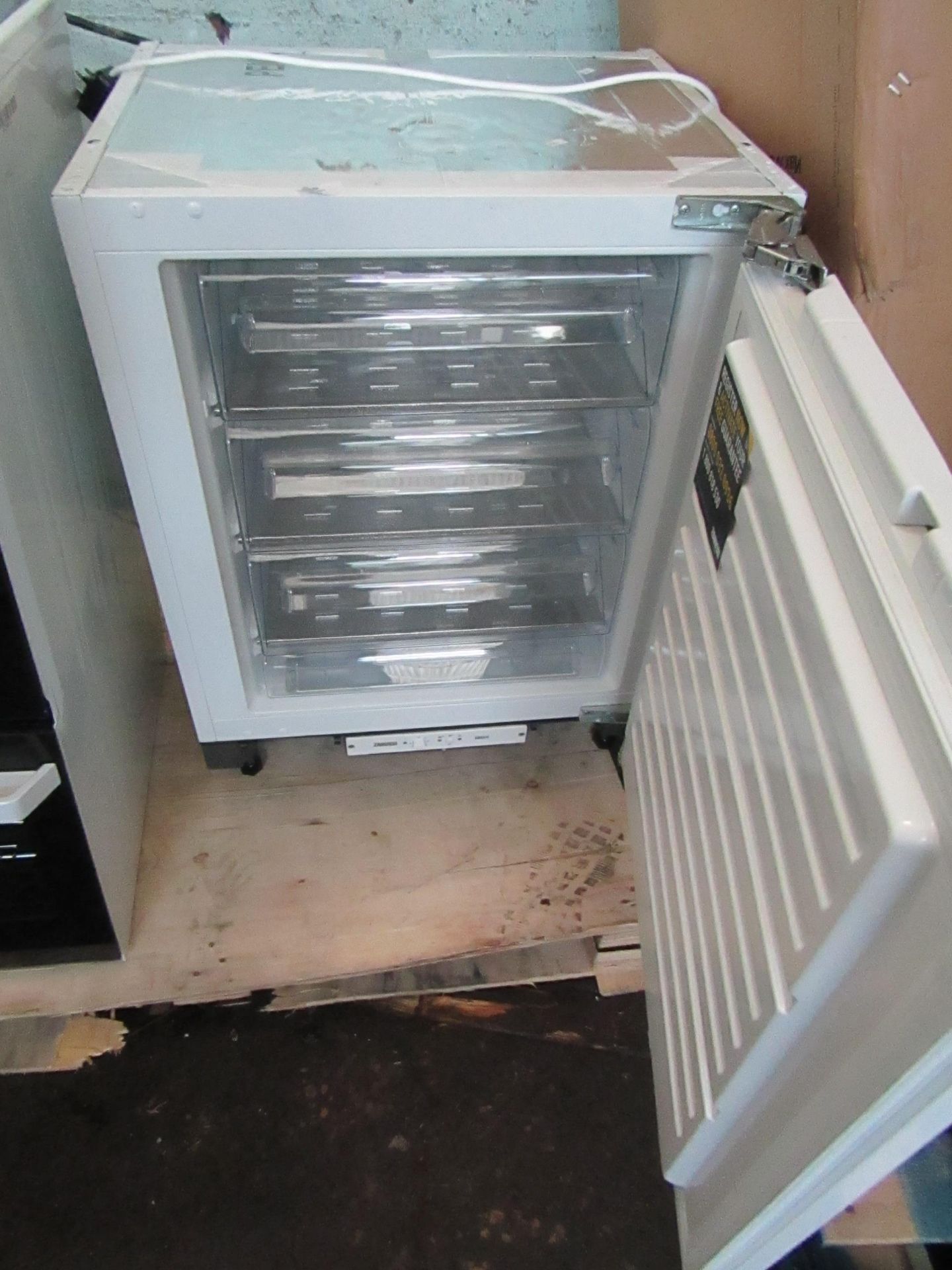 Zanussi Intergrated under counter freezer, powers on b ut doesn?t get cold - Image 2 of 2