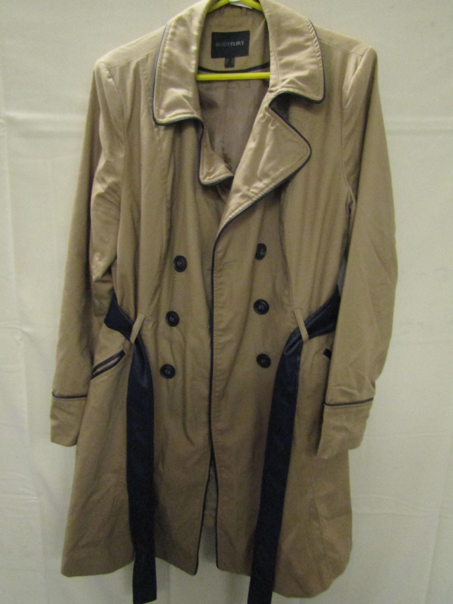 BodyFlirt Coat camel Colour Size 20 ( may Have Been Worn ) Lools In Good Condition