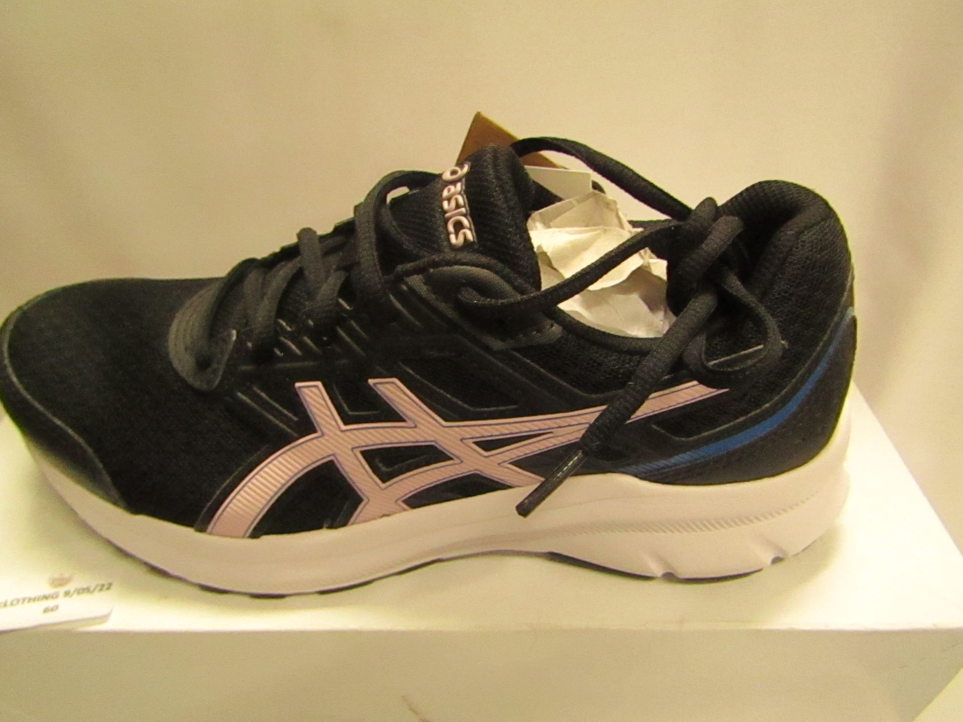 Oasics Trainer Size 5 New & Boxed