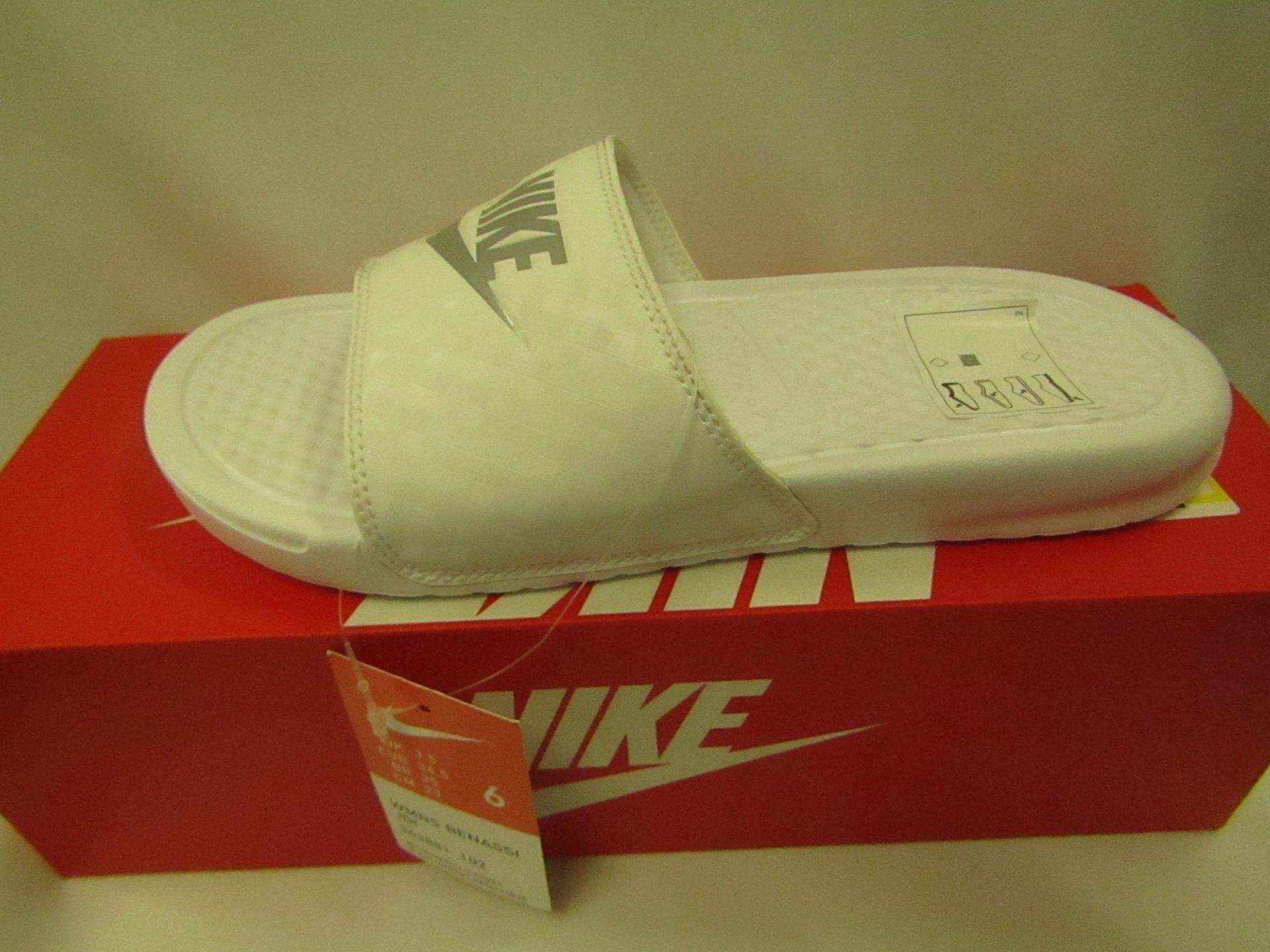 Nike Benassi Slides in White Size 3.5 New & Boxed