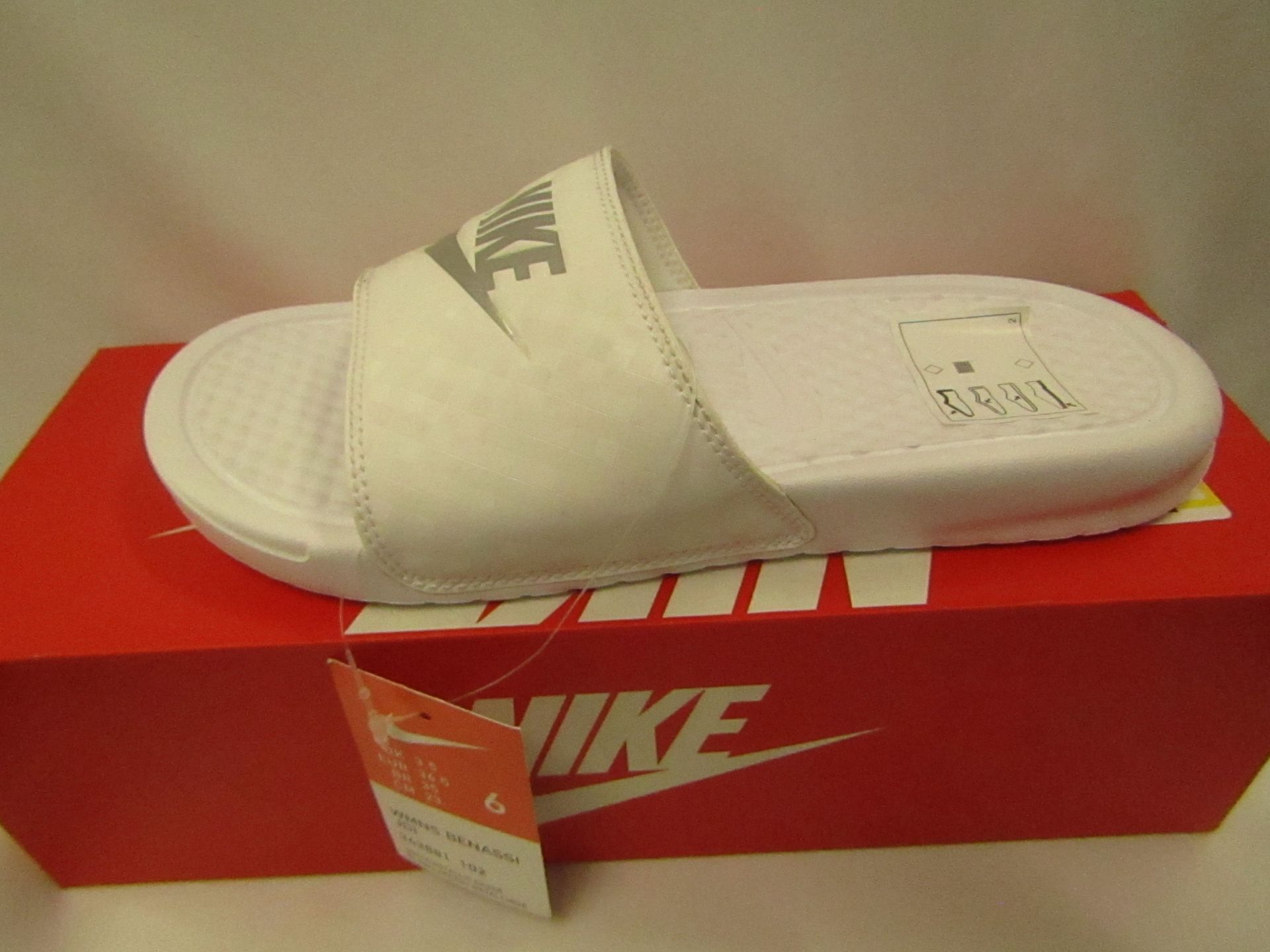 Nike Benassi Slides in White Size 3.5 New & Boxed