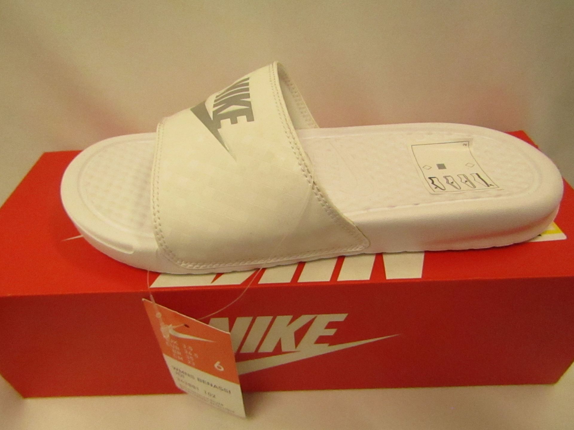 Nike Benassi Slides in White Size 3.5 New & Boxed