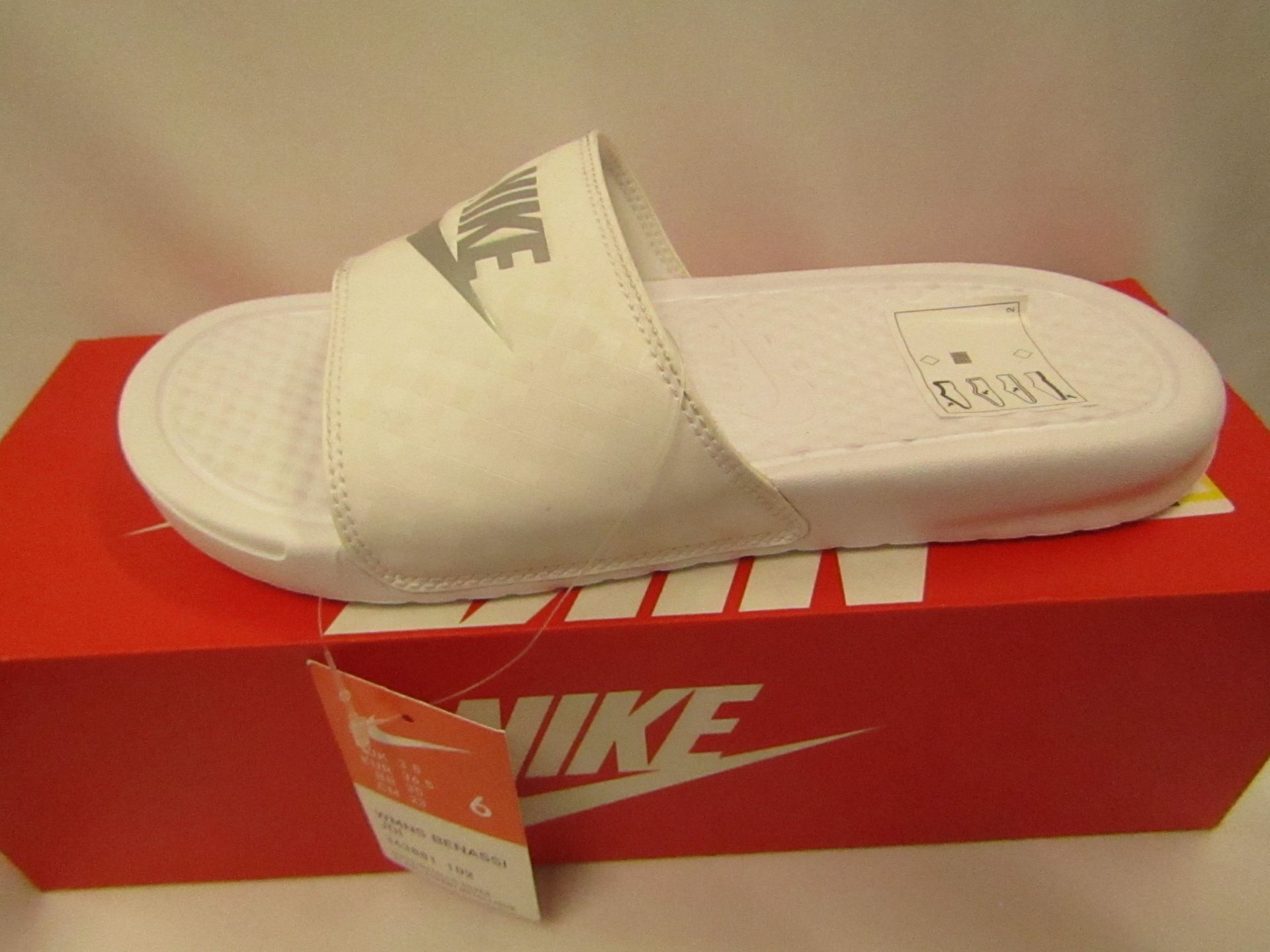 Nike Benassi Slides in White Size 3.5 New & Boxed