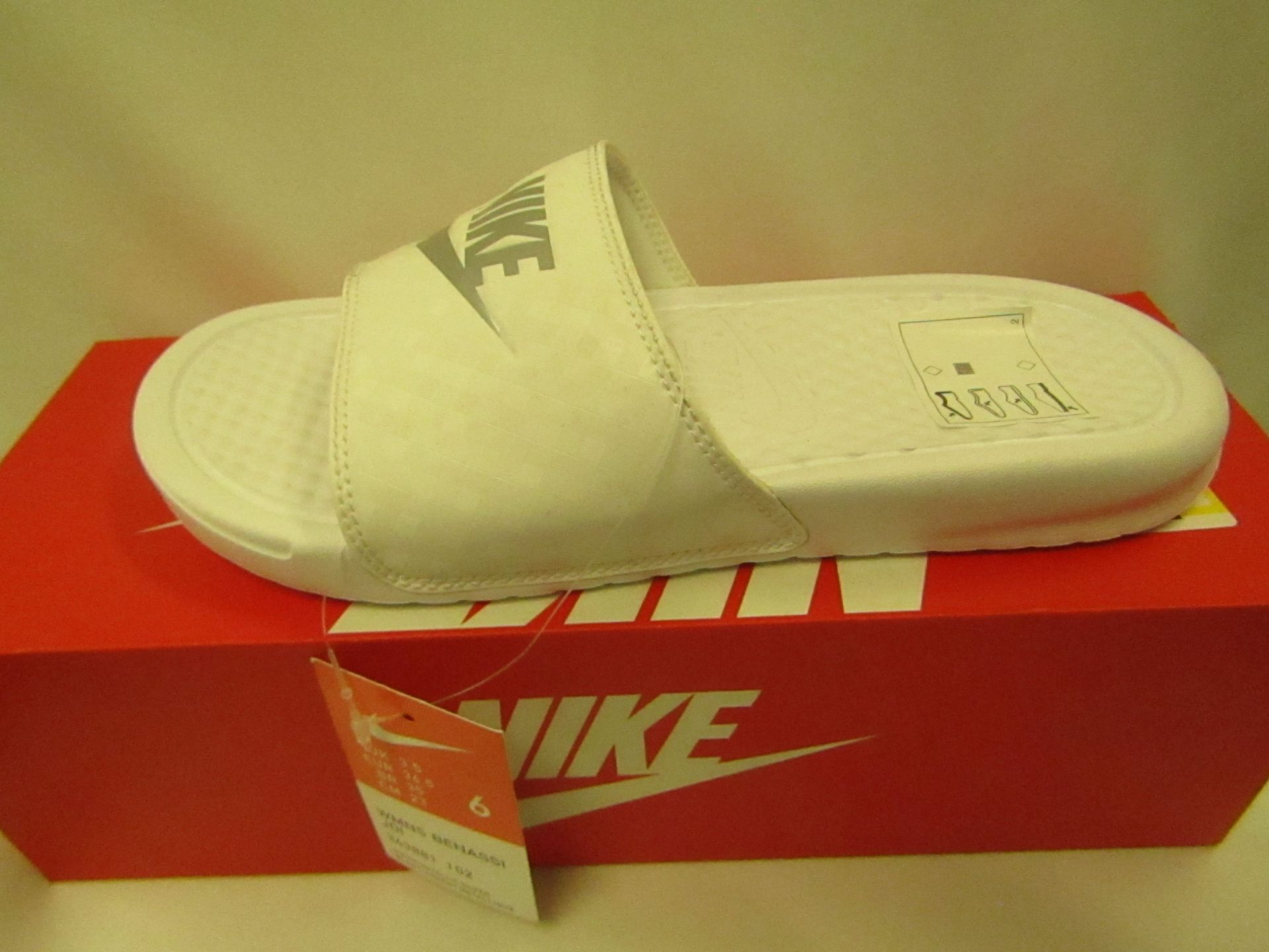 Nike Benassi Slides in White Size 3.5 New & Boxed