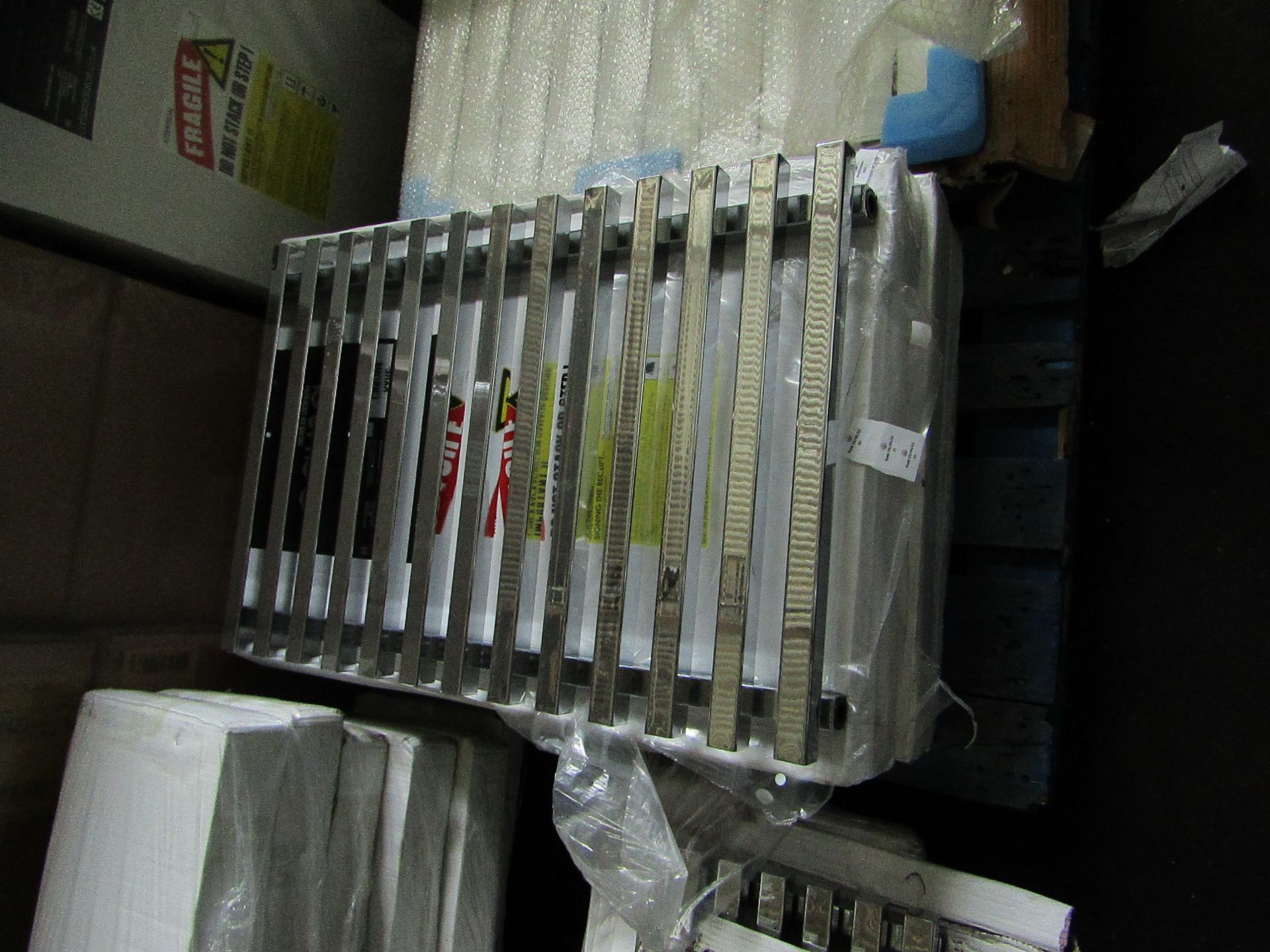 Carisa Kare Chrome radiator, 825x550mm, new and boxed, RRP ?328, this is Dicontinued Stock