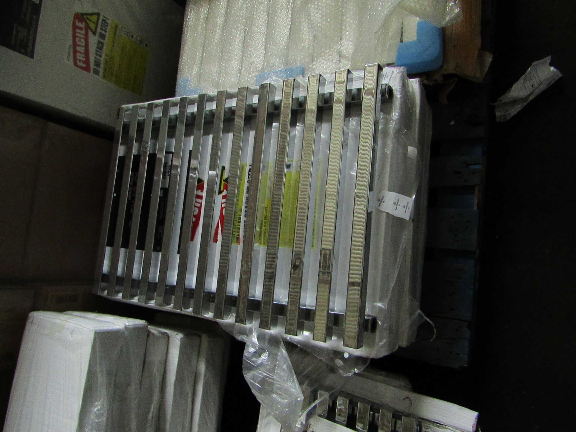 Carisa Kare Chrome radiator, 825x550mm, new and boxed, RRP ?328, this is Dicontinued Stock