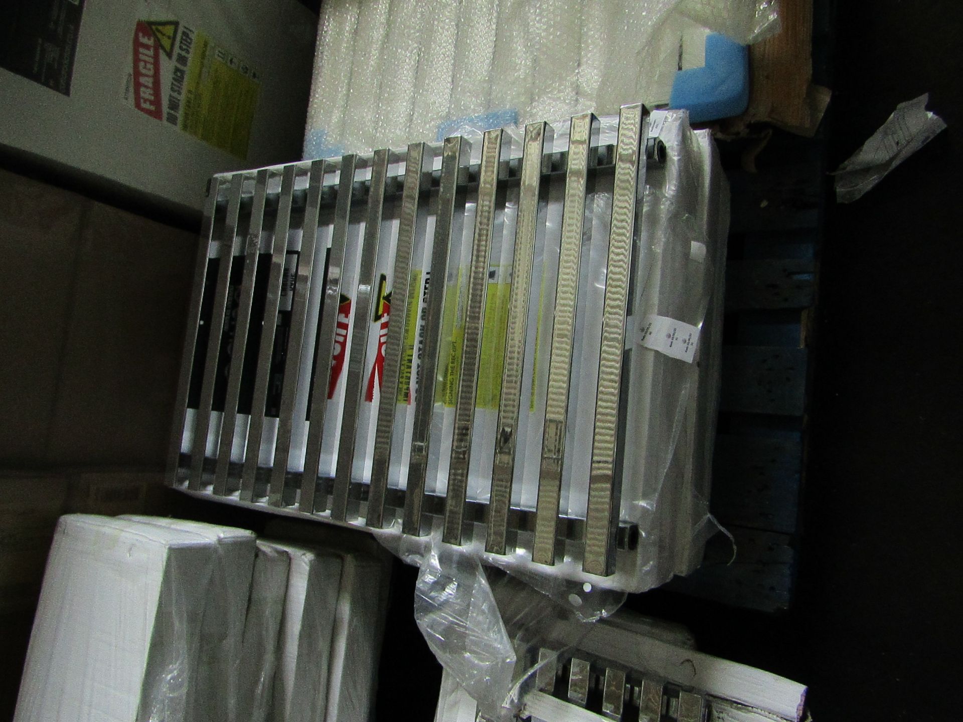 Carisa Kare Chrome radiator, 825x550mm, new and boxed, RRP ?328, this is Dicontinued Stock