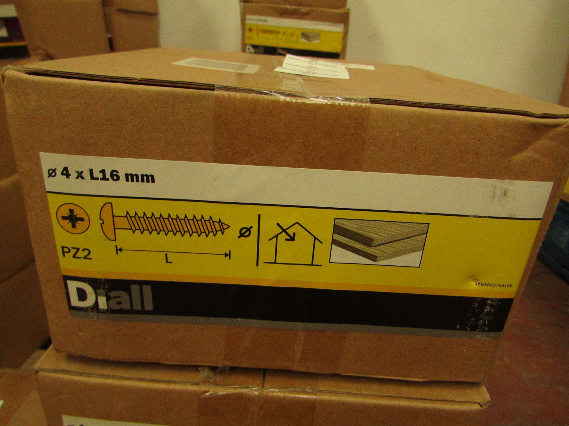 Diall - 4 x L16 mm Wood Screws ( PZ2 ) - 4KG Box - New & Boxed.