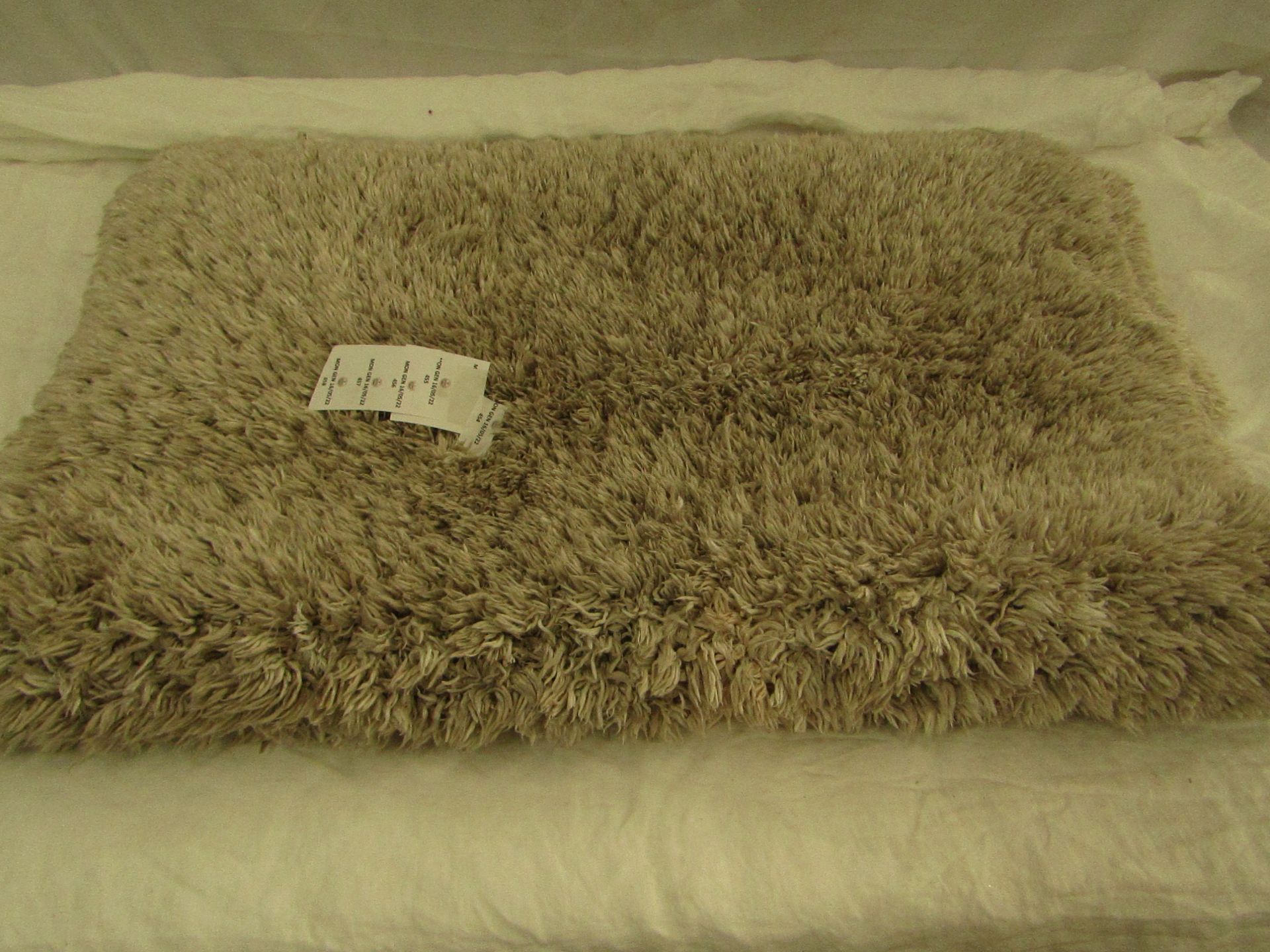 Confetti - Accent Rug - White / Beige - ( 70 x 114 cm ) - May Need A Clean, No Packaging.