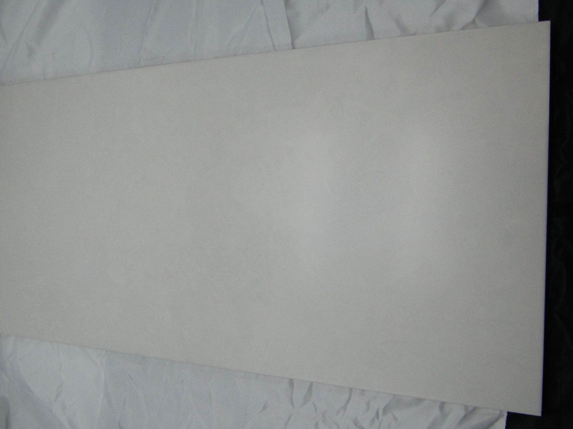 A pallet of 40x packs of 5 Johnsons Tiles 600x300mm Clovelly White wall and floor tiles, new, ref