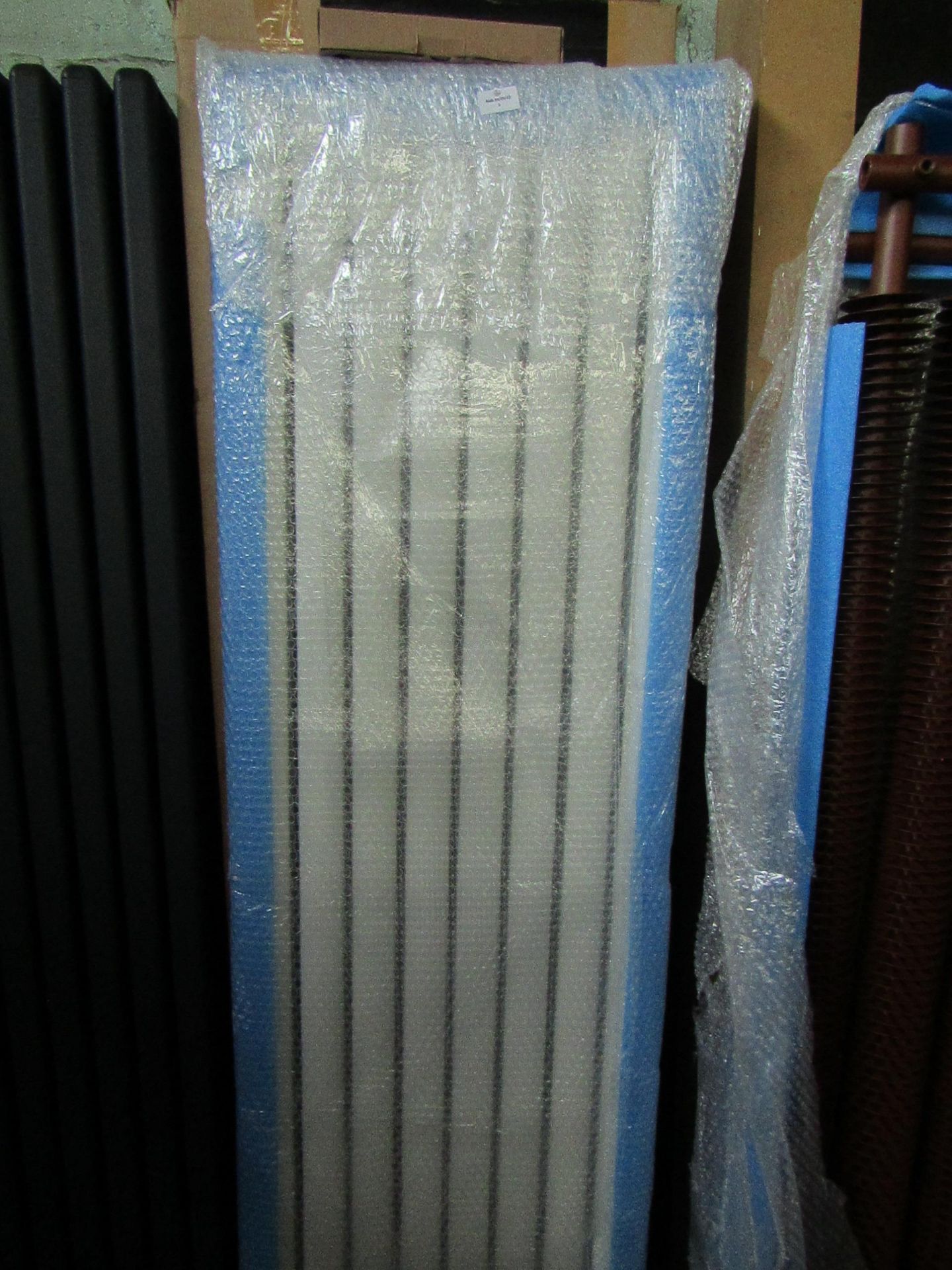 Carisa Tallis Double XL radiator, 1800x470mm, has the wall brackets, appears to still be factory - Image 2 of 2