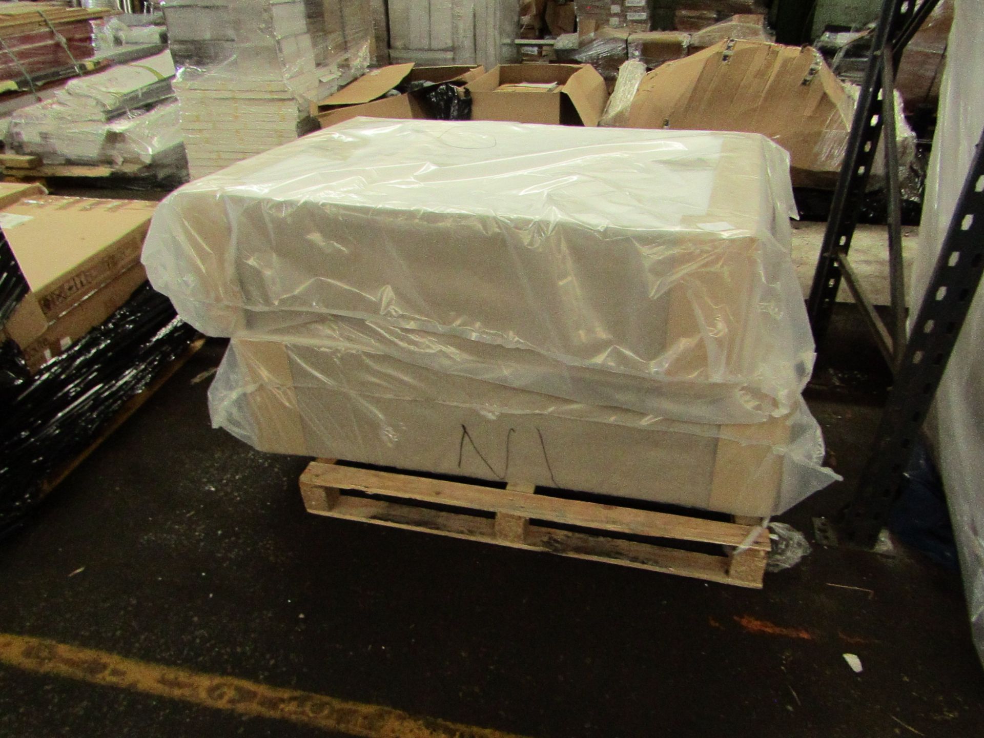 1 x Carpetright 4FT 6IN Double Divan Base Only SKU CAR-NOID TOTAL RRP £299 This lot is a