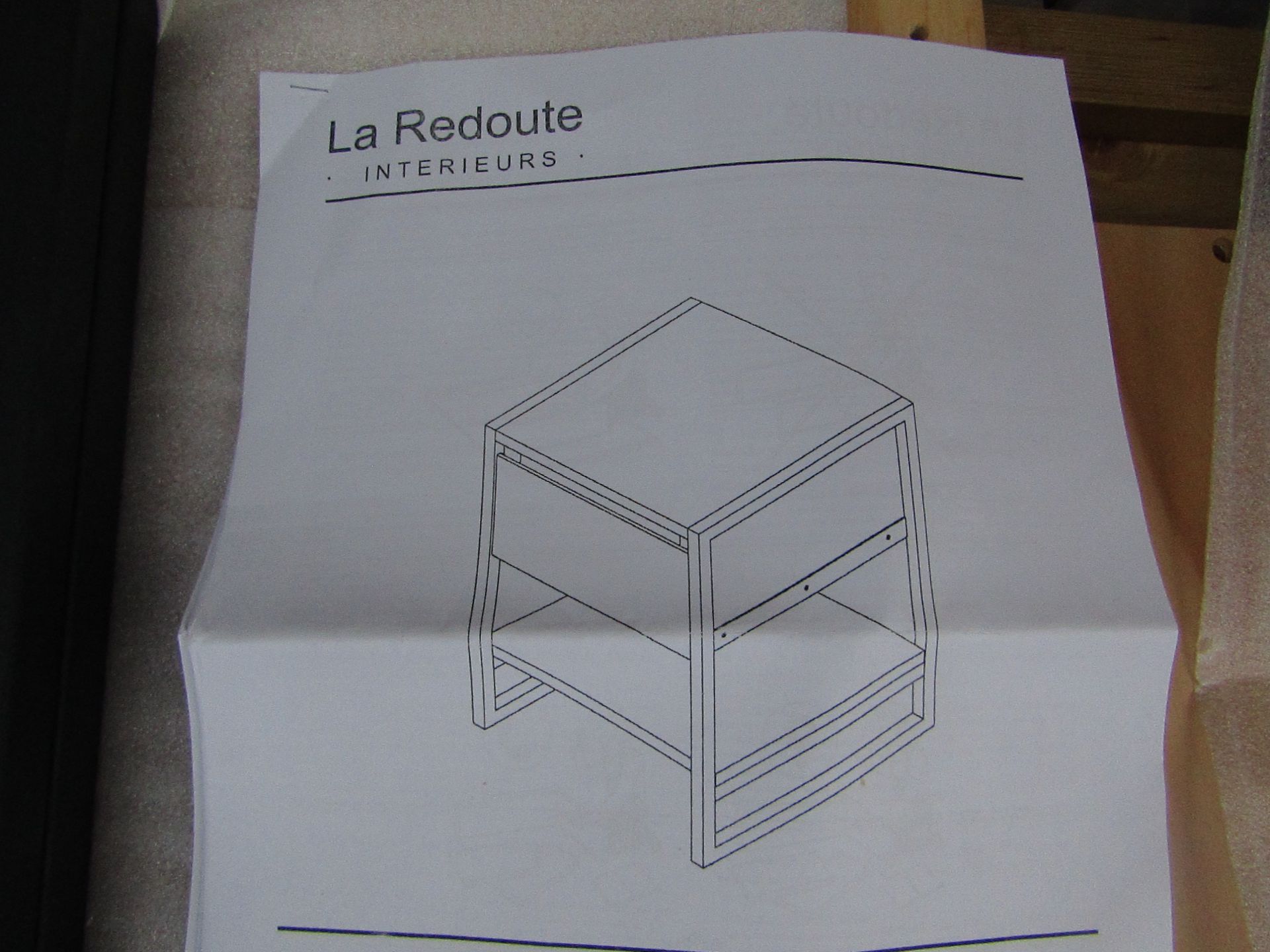 1 x La Redoute HIBA Bedside Cabinet RRP £110.00 SKU LAR-DIR-907502 TOTAL RRP £110 This lot is a