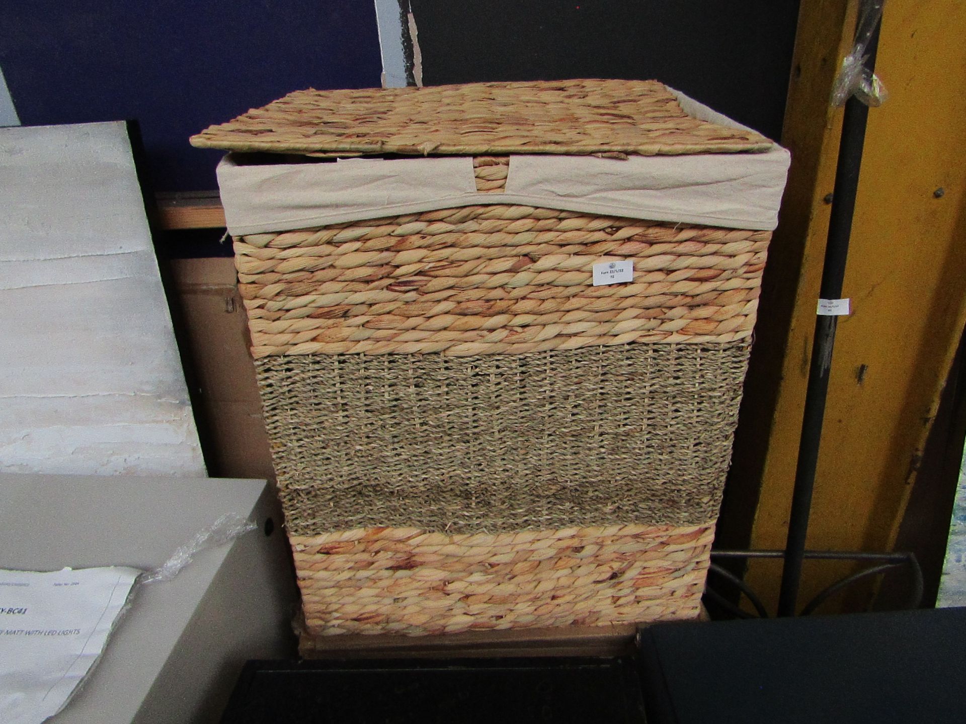 | 1x | LA REDOUTE NATURAL WOVEN WASHING BASKET | UNCHECKED & BOXED | RRP CIRCA £80 |