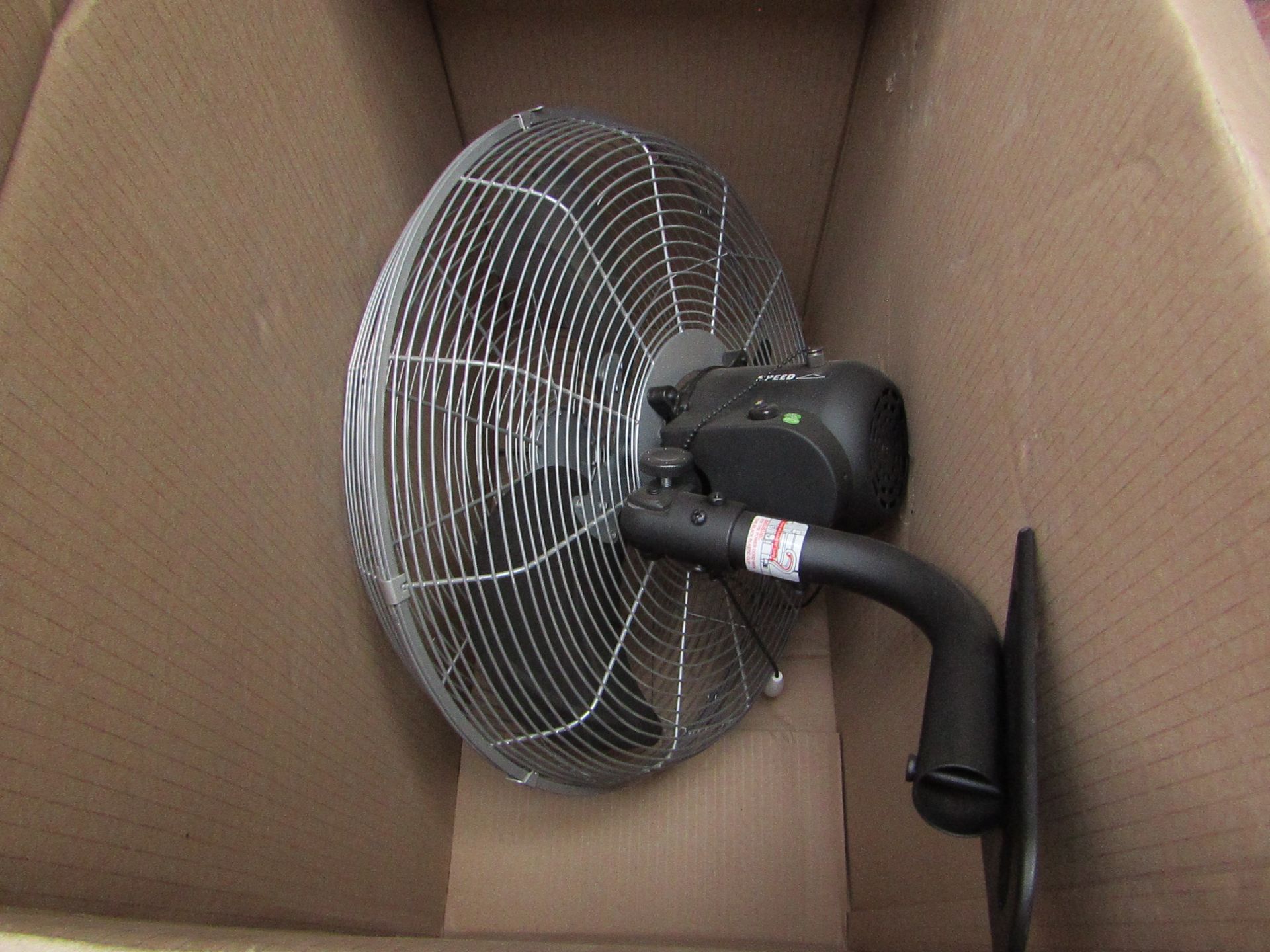 1x CL FAN- CHV18WF 230V 2566 This lot is a Machine Mart product which is raw and completely