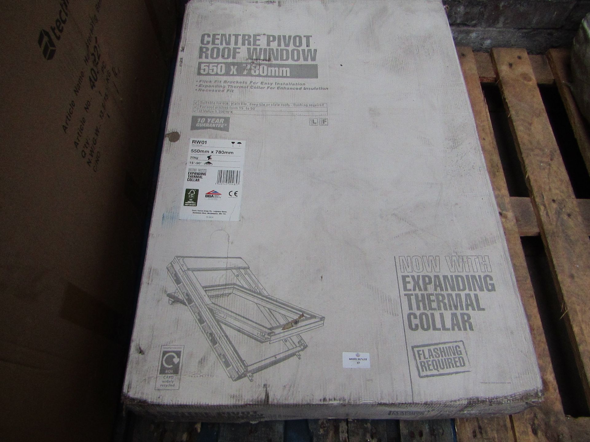 Travis Perkins - Centre Pivot Roof Window 550x780mm - Unchecked & Boxed. RRP œ149.99.