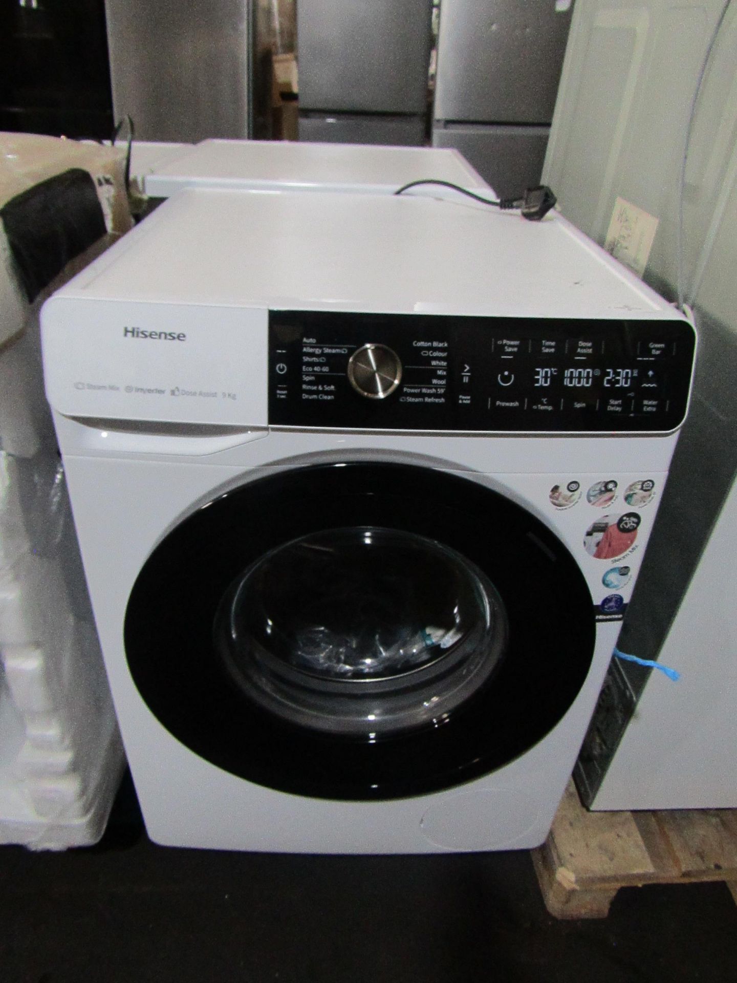Hisense, Dose Assist washing machine, powers on and spins.