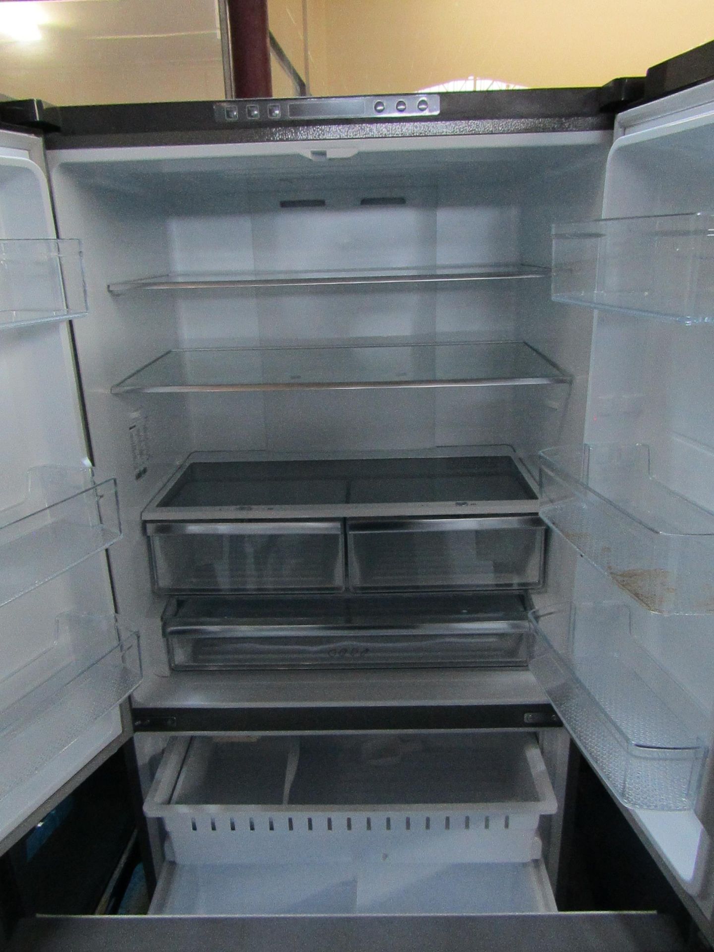 Hisense American fridge freezer, powers on and gets cold. - Image 2 of 2