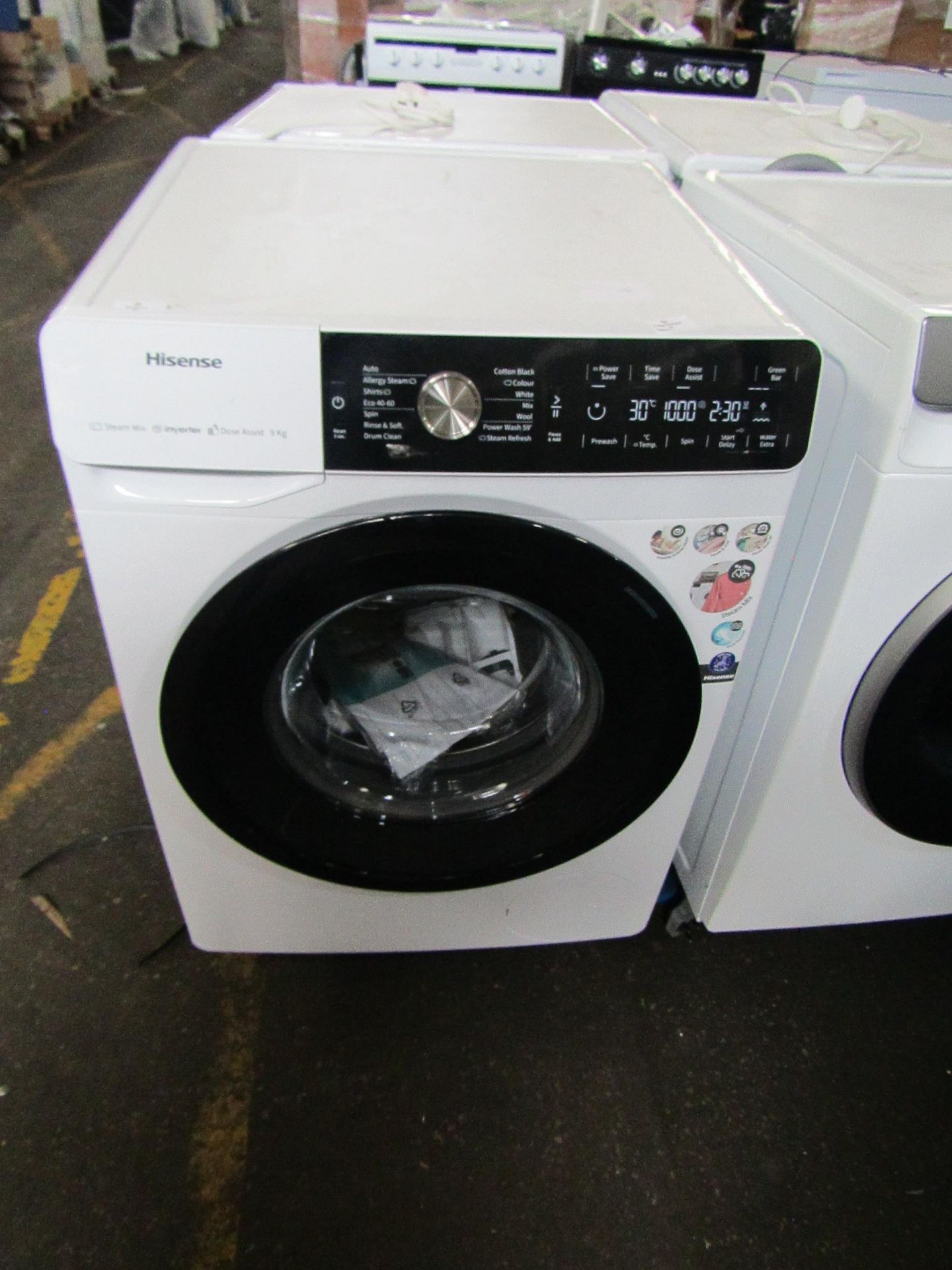 Hisense Steam Mix 9Kg washing machine, damaged plug.