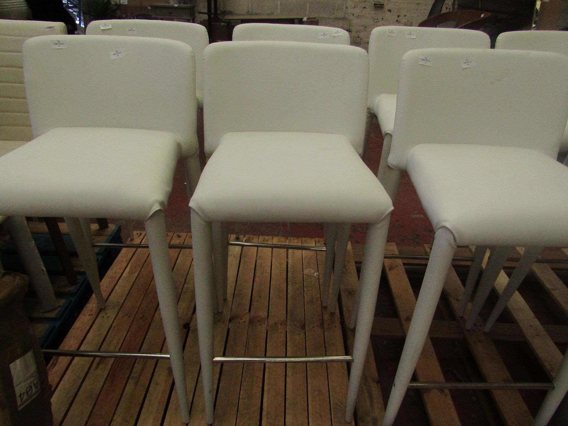1 x Dwell Attra Gloss Extending 6-10 Seater White Dining Table RRP £879.00 SKU DWE-APM-105709-BER