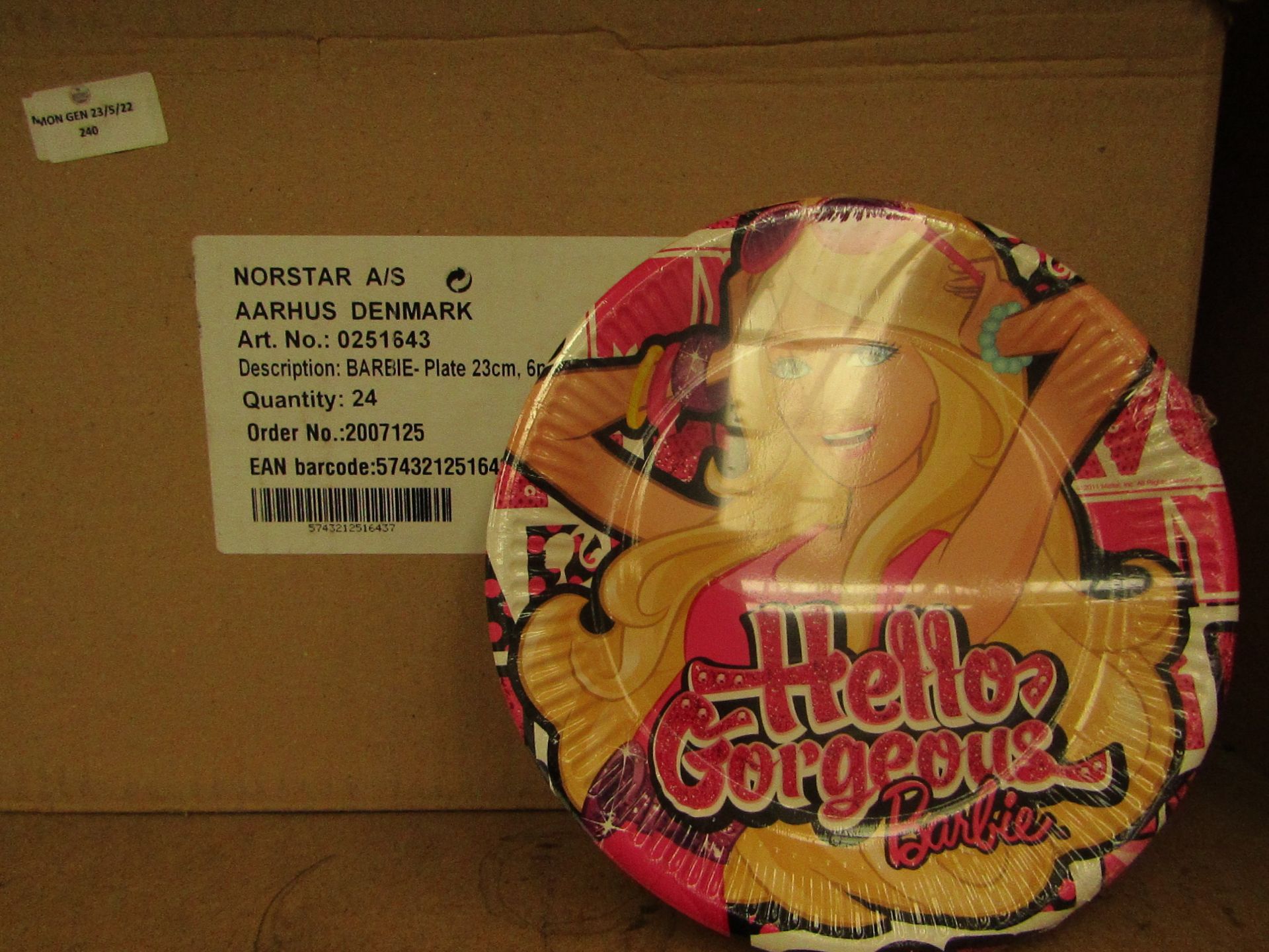 1x Box Containing 24x Barbie - 23cm Paper Plates - Unused & Boxed.