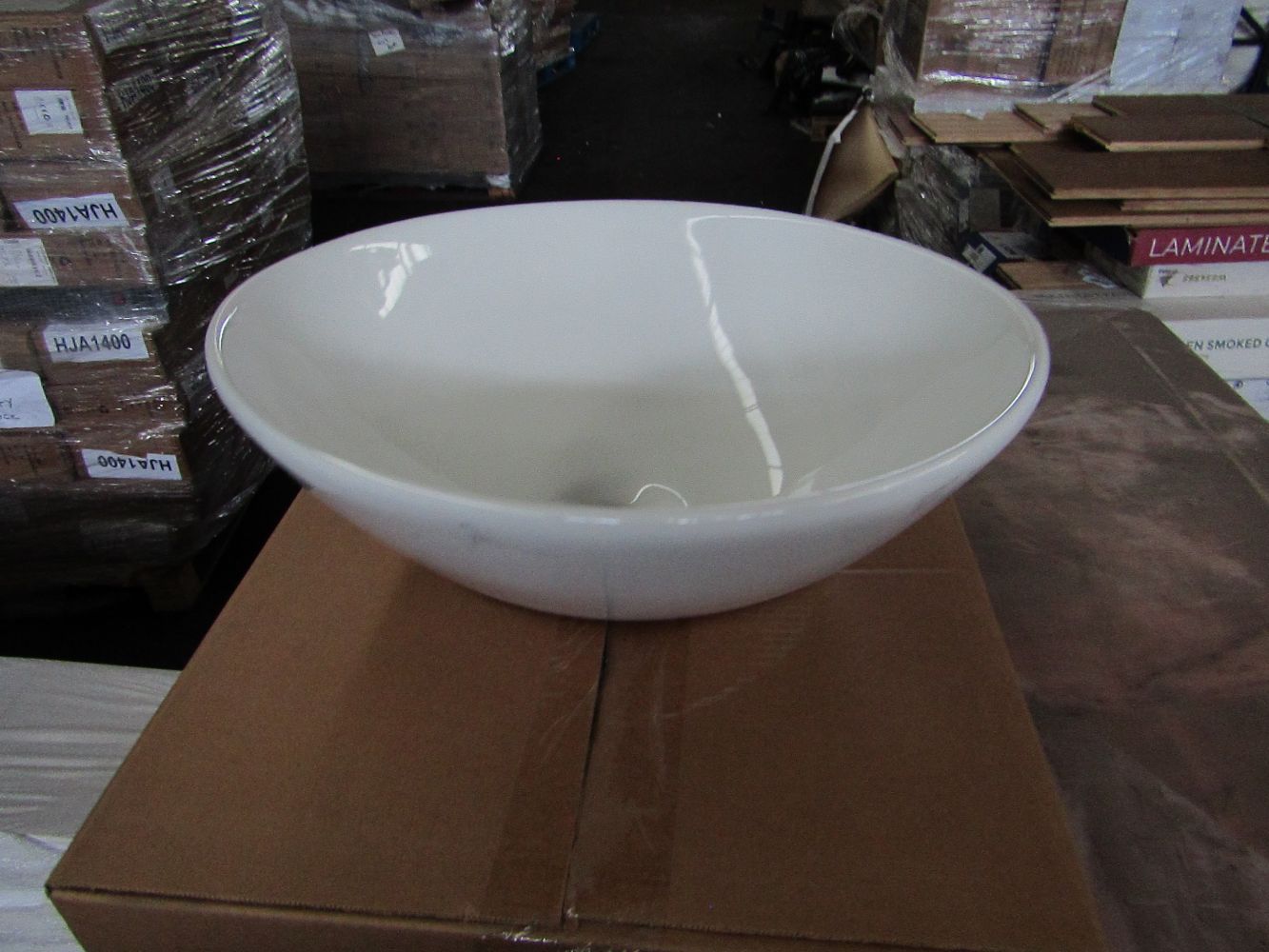 Pallets of Sinks, Cisterns, Radiators and Bathroom Stock up to 90% off retail prices