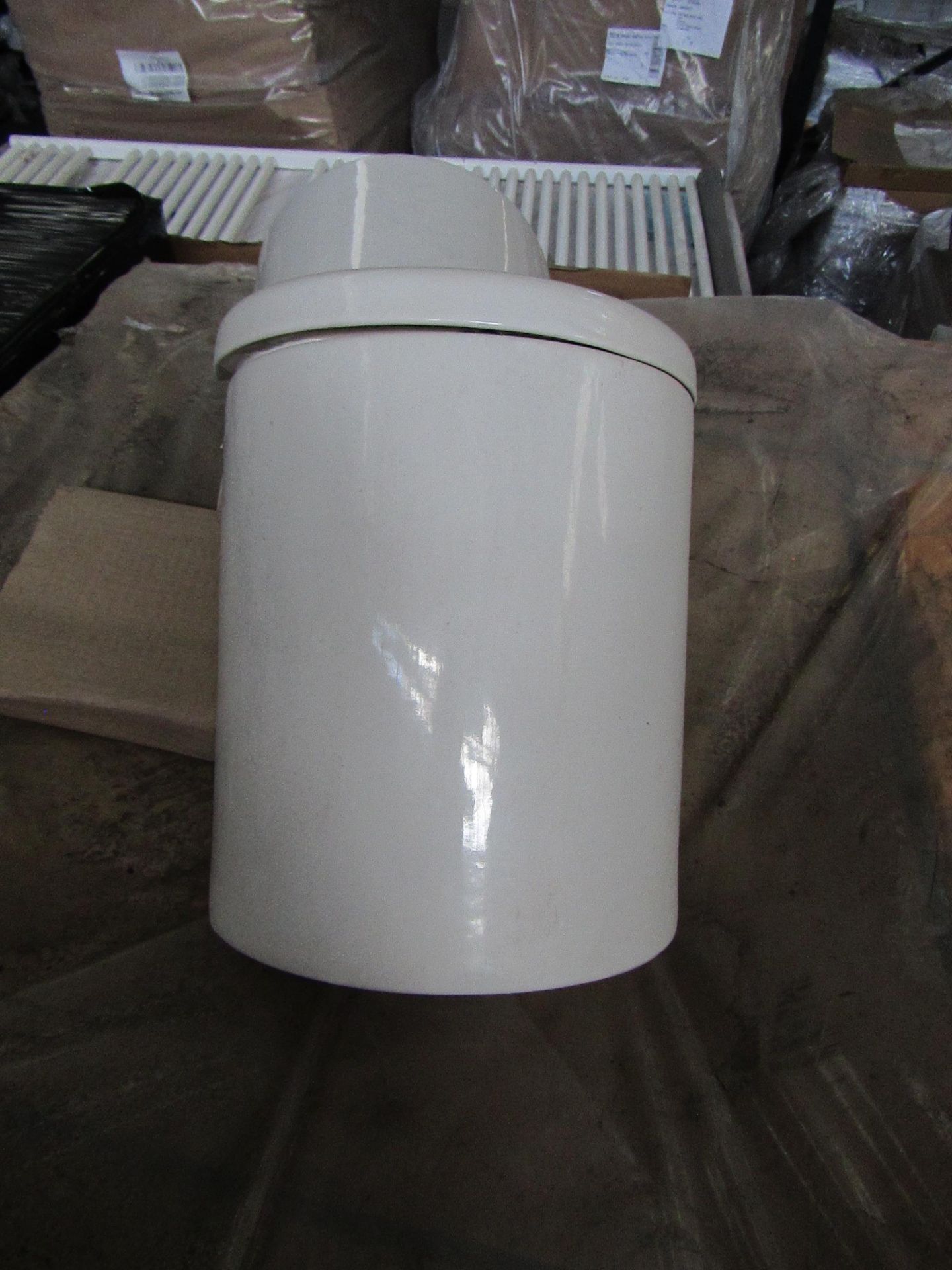 Pallet of approx 18x White toilet cisterns, unused