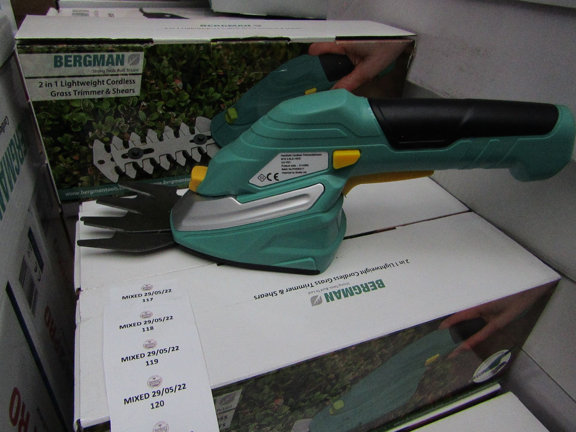 1 x Scotts of Stow Bergman 2-in-1 Cordless Grass Trimmer and Shears RRP ¶œ34.95 SKU SCO-DIR-