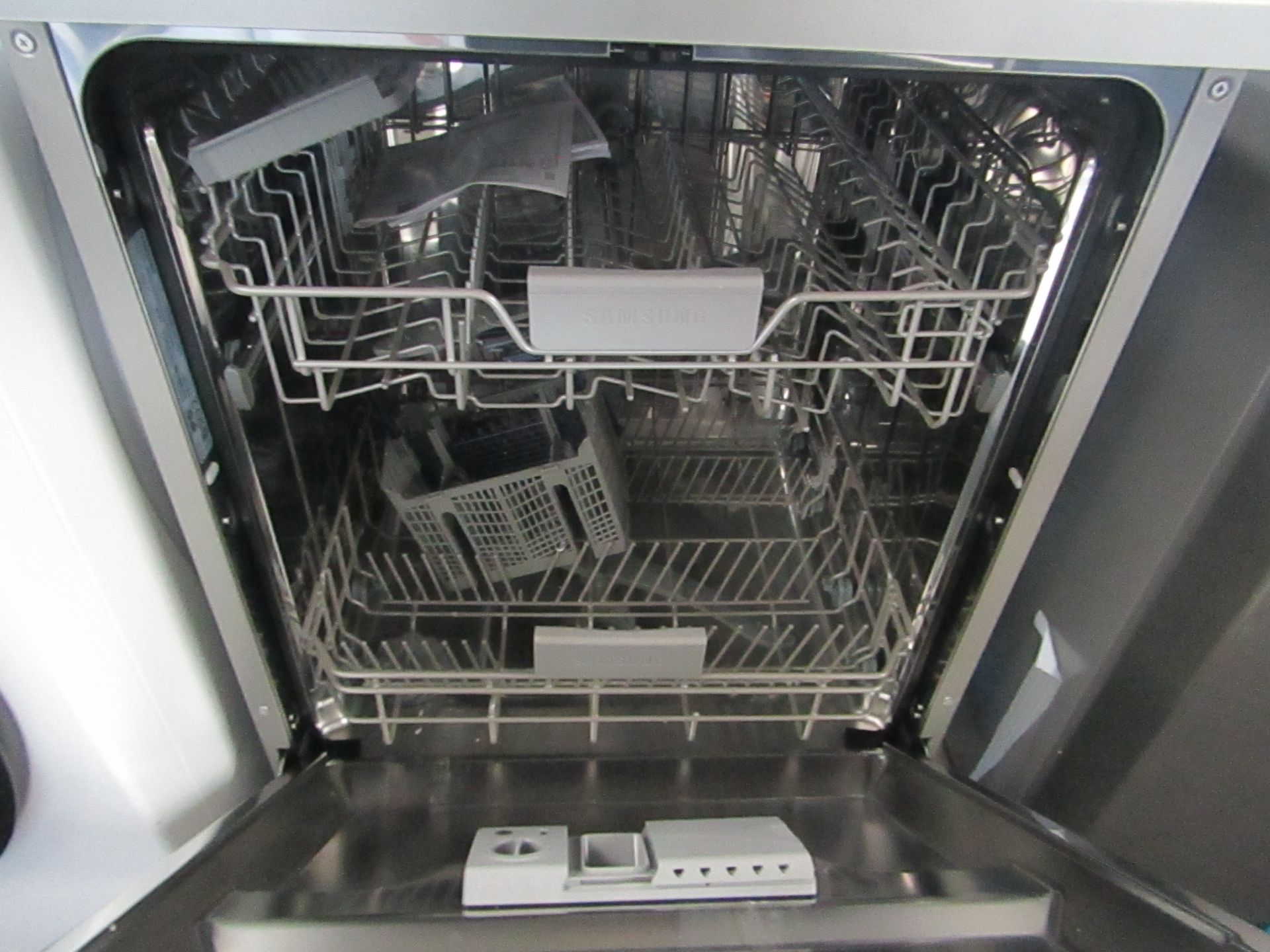 Samsung dishwasher, powers on with display lights, does not show any fault codes. - Image 2 of 2