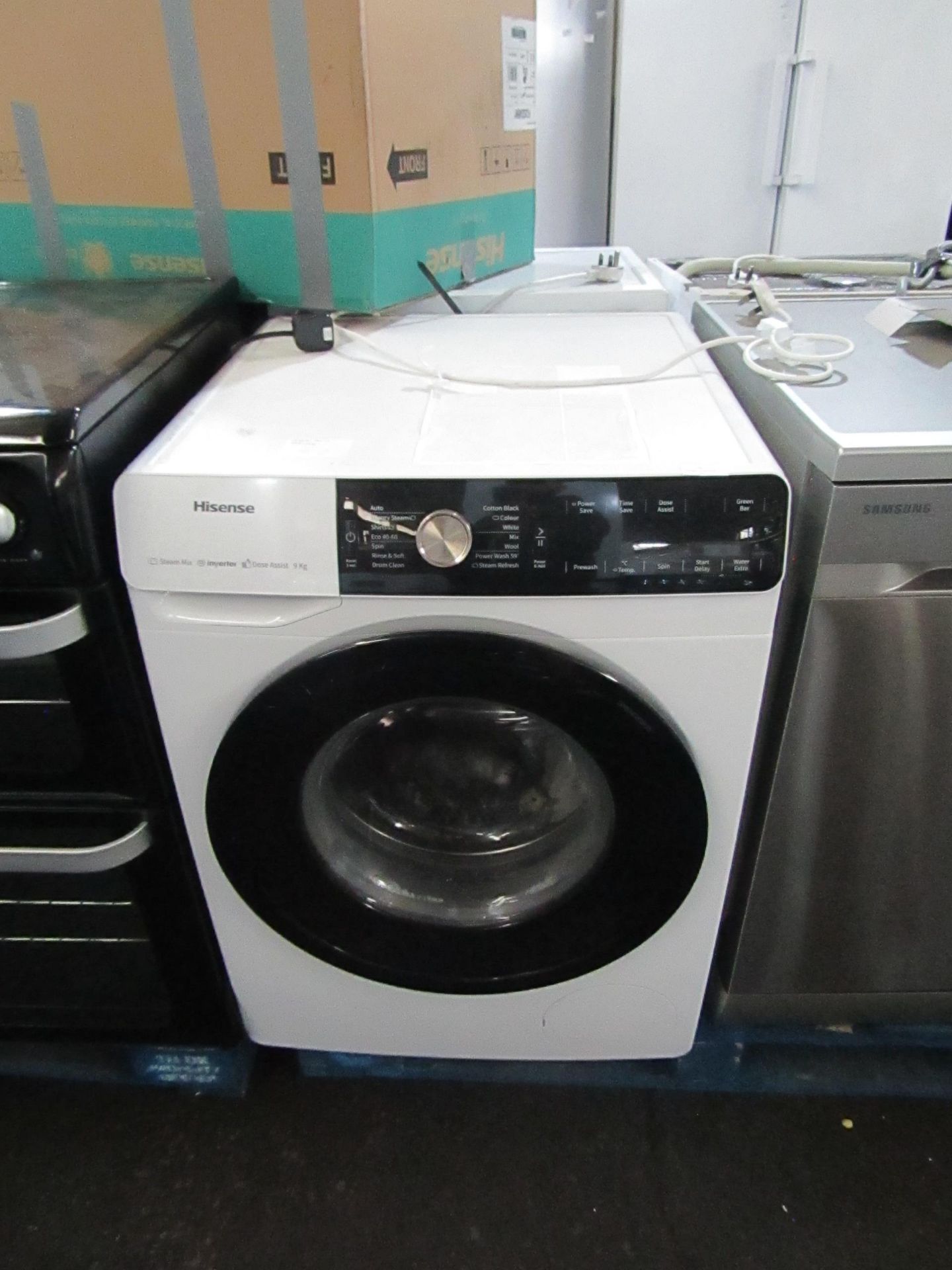 Hisense steam mix 9Kg washing machine, powers on and spins.