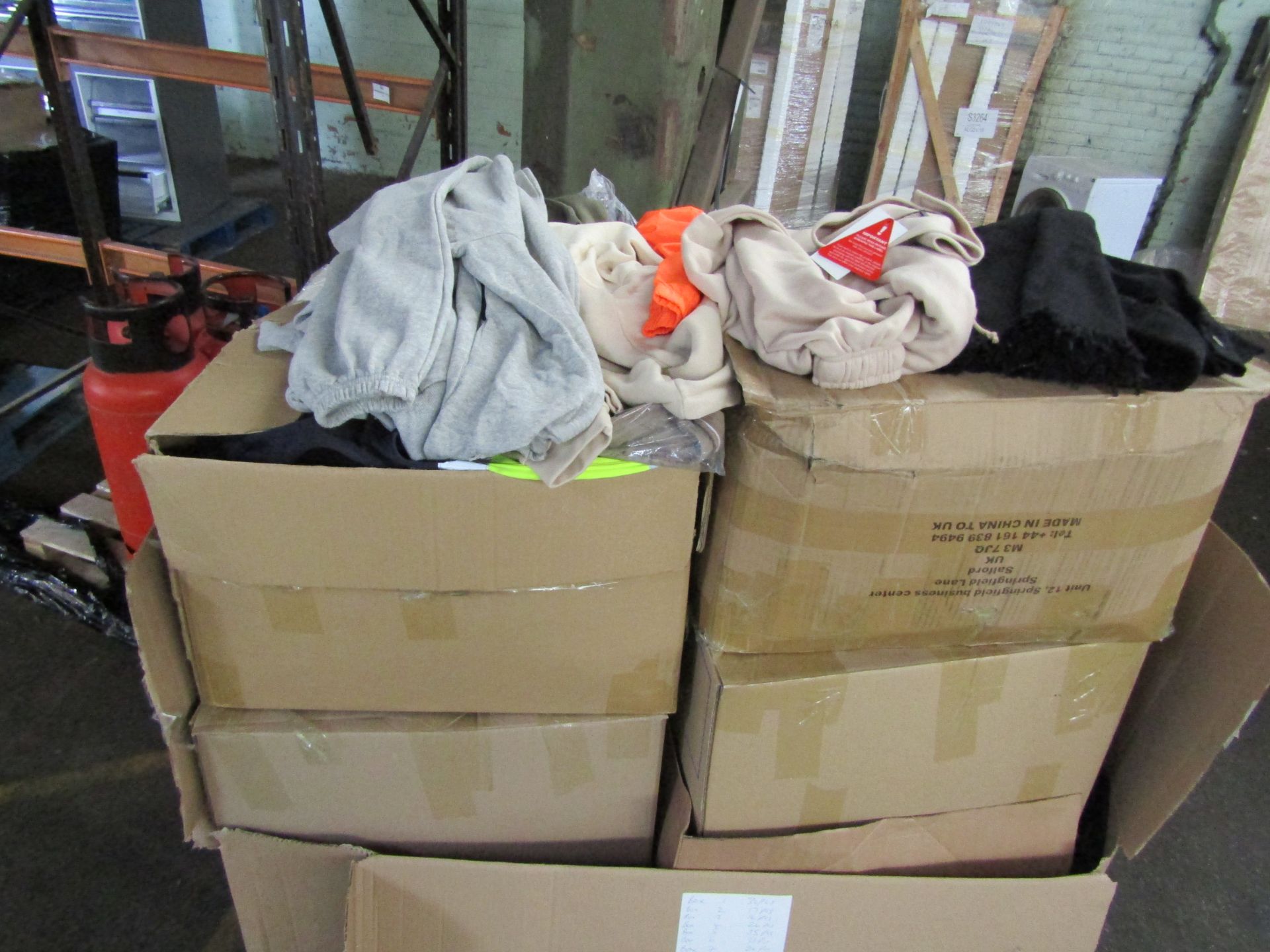 PALLET OF APPROX 337 VARIOUS ITEMS OF CLOTHING SHOP AND SALES FAST FASHION SAMPLES FROM NASTY GAL,