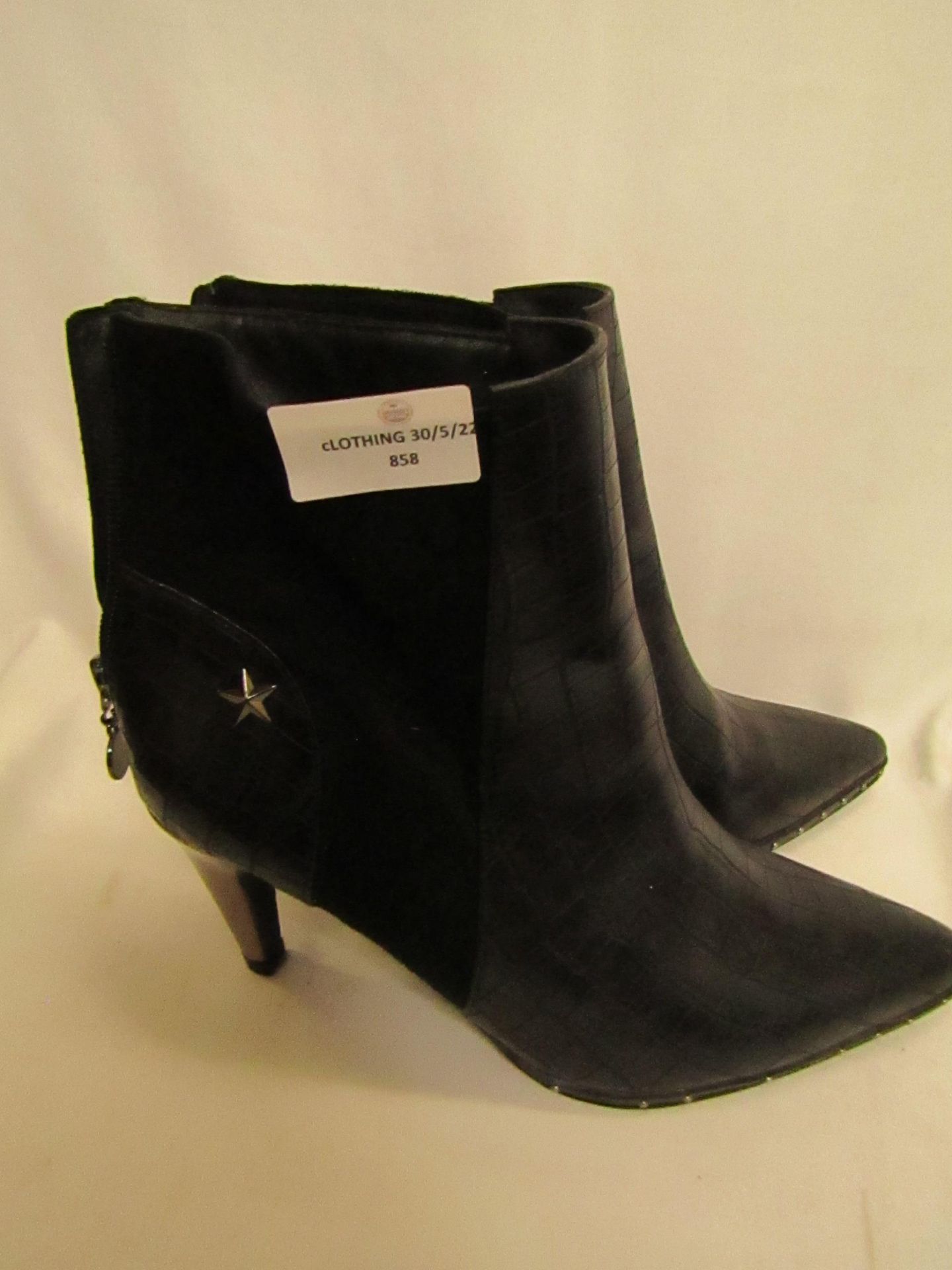 1 X Pair of Star By Julien Macdonald Ankle Boots Black Size 5 ( Have Been Worn Good Condition )